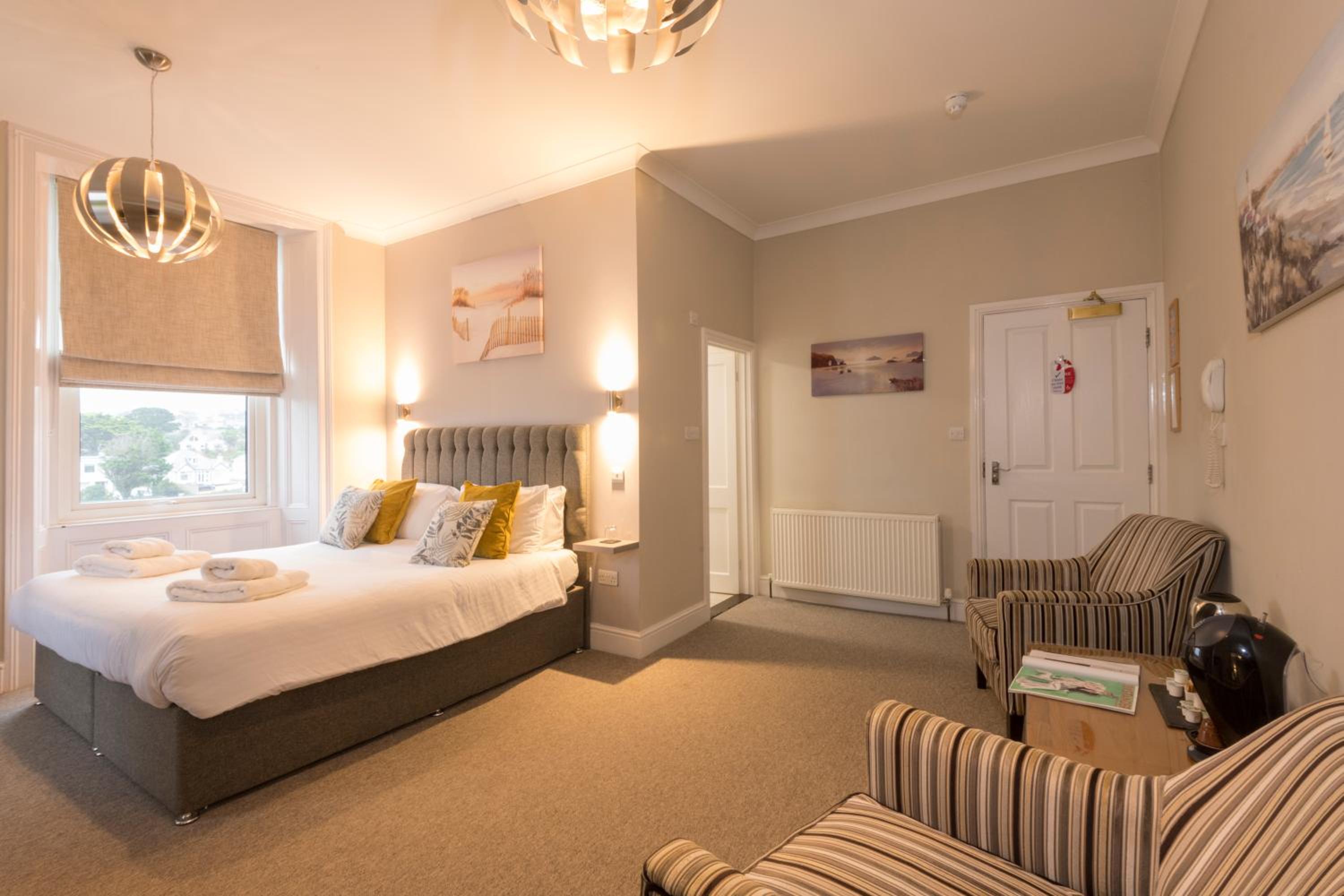 Superior King Room with Balcony and Beach View