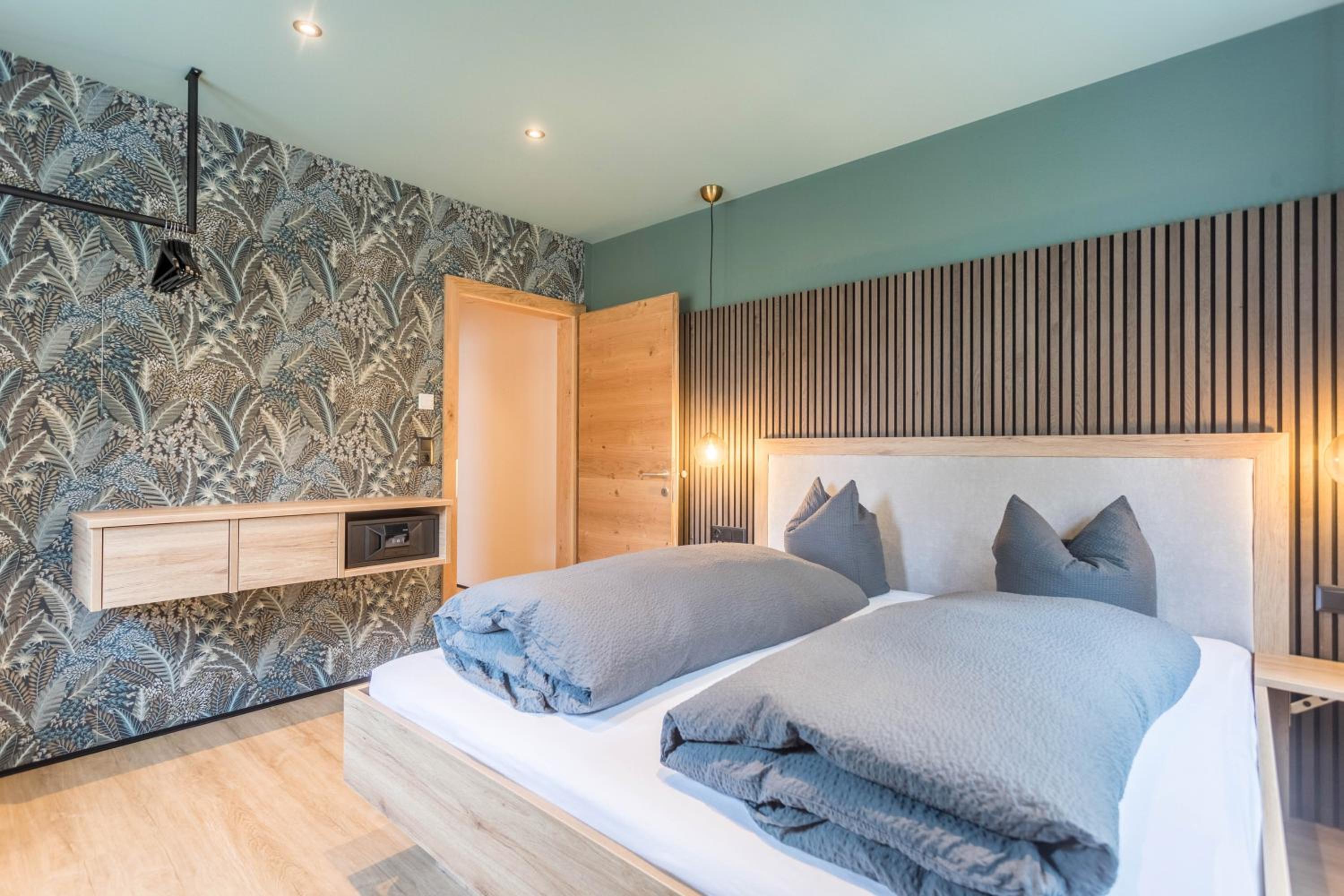 Two-Bedroom Deluxe Apartment with Balcony
