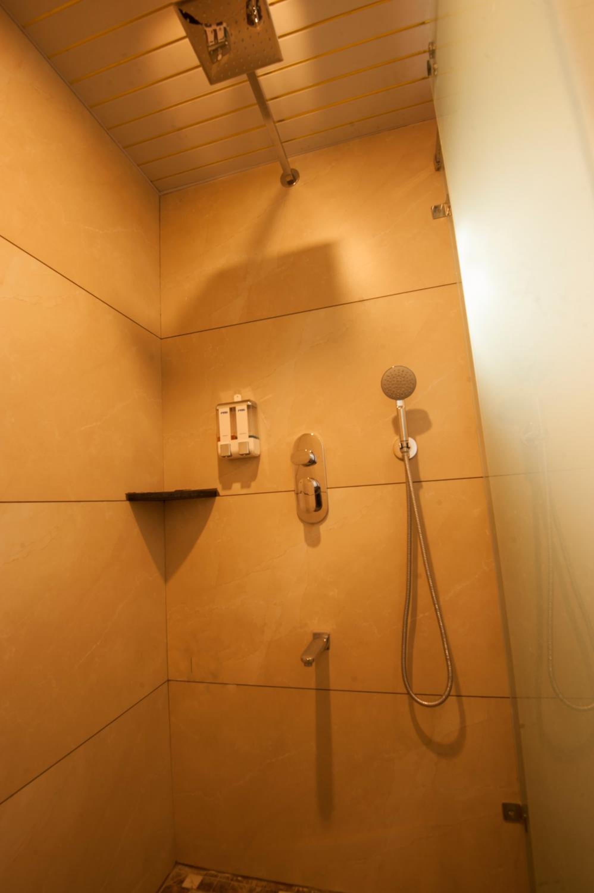 Superior King Room - Photo 16