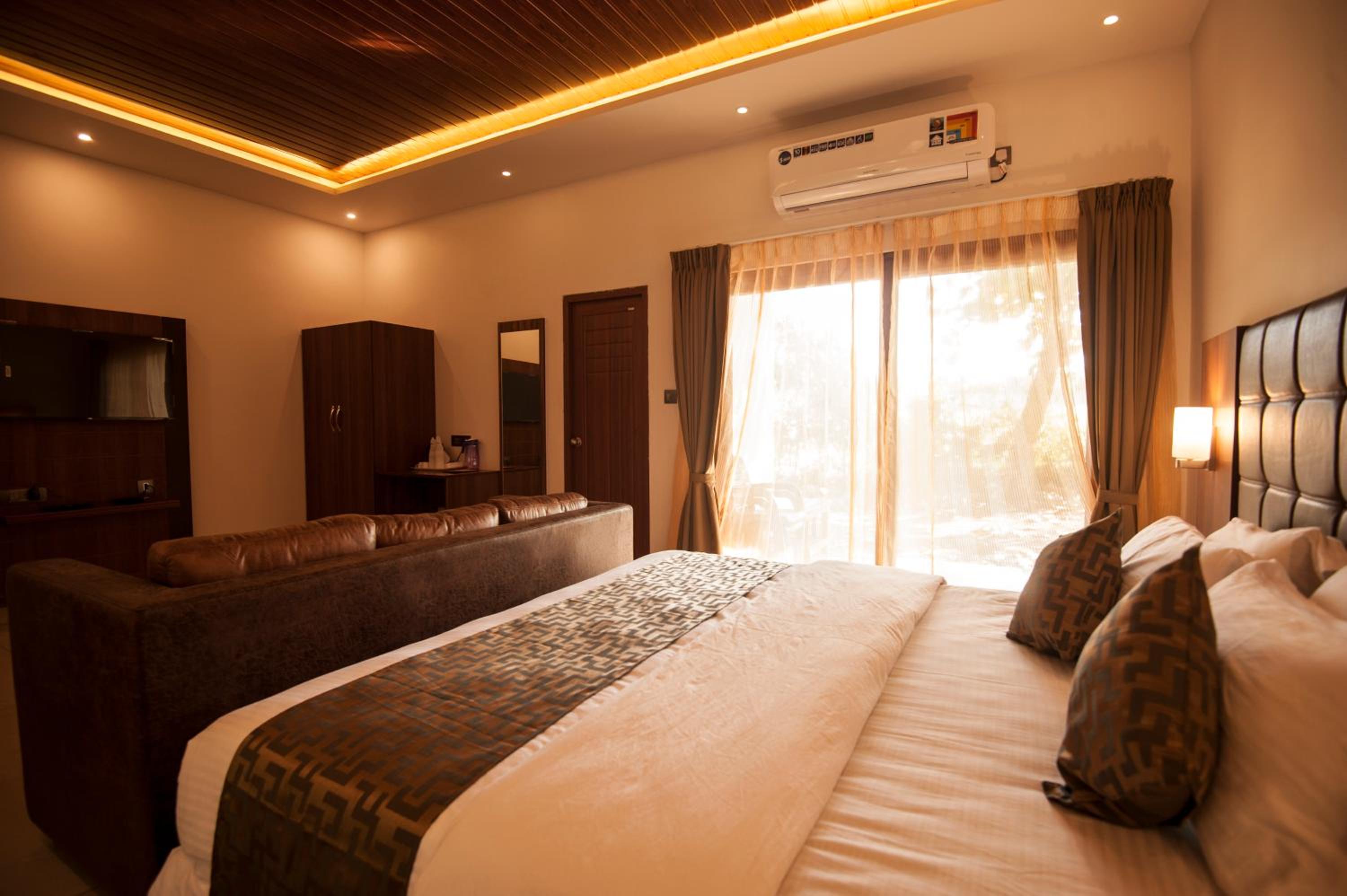 Superior King Room - Photo 14