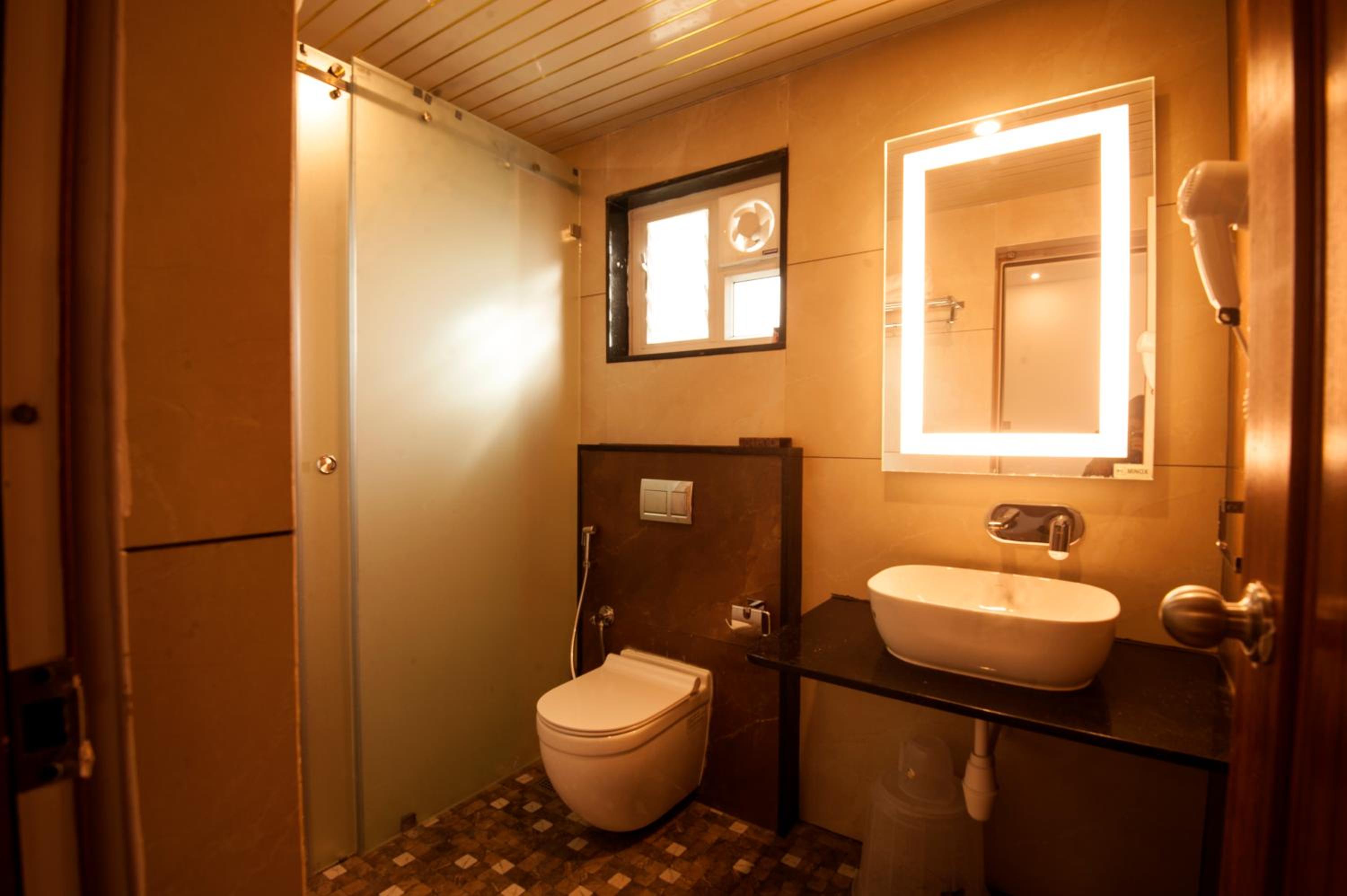 Superior King Room - Photo 15