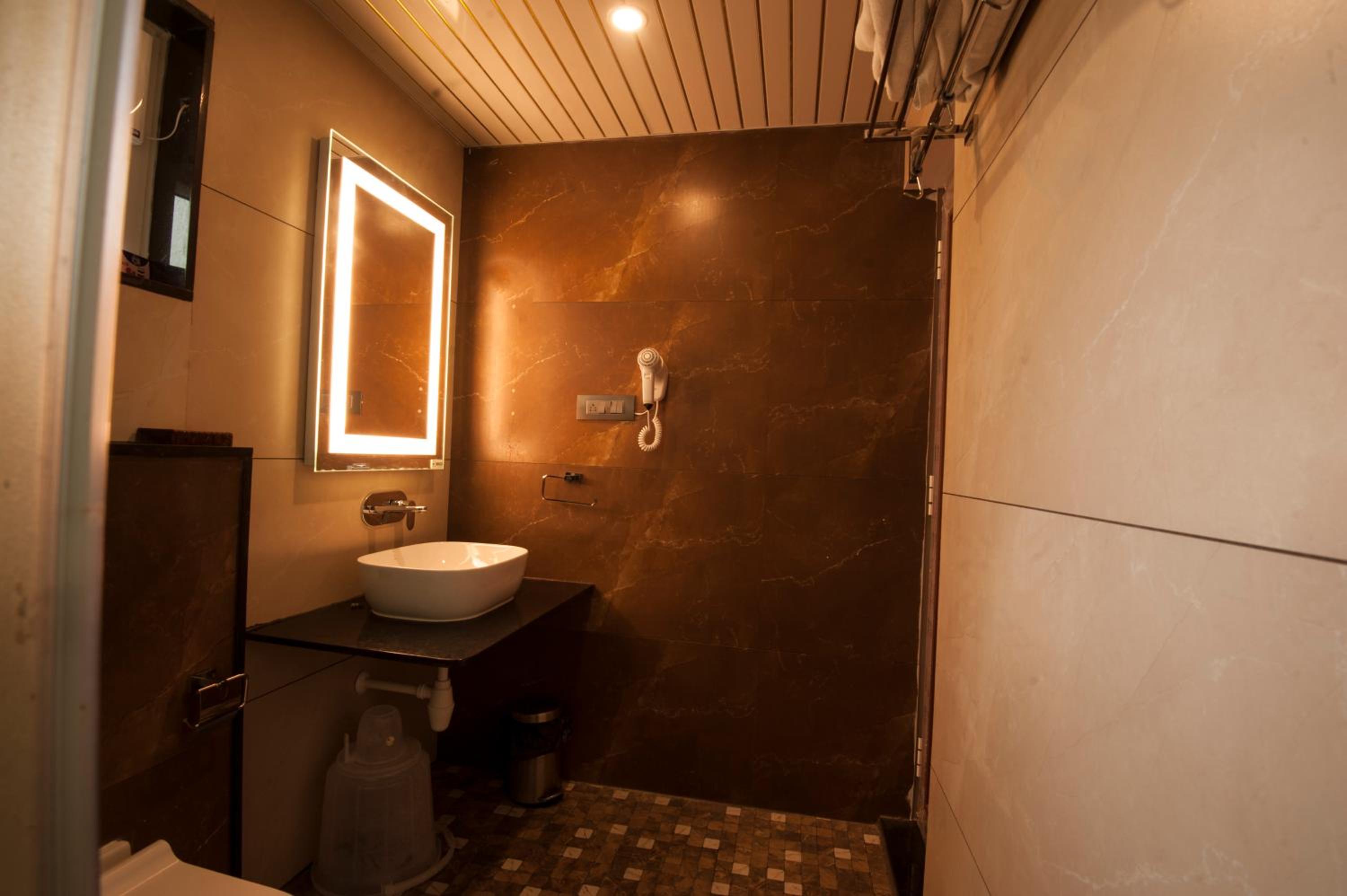 Superior King Room - Photo 10