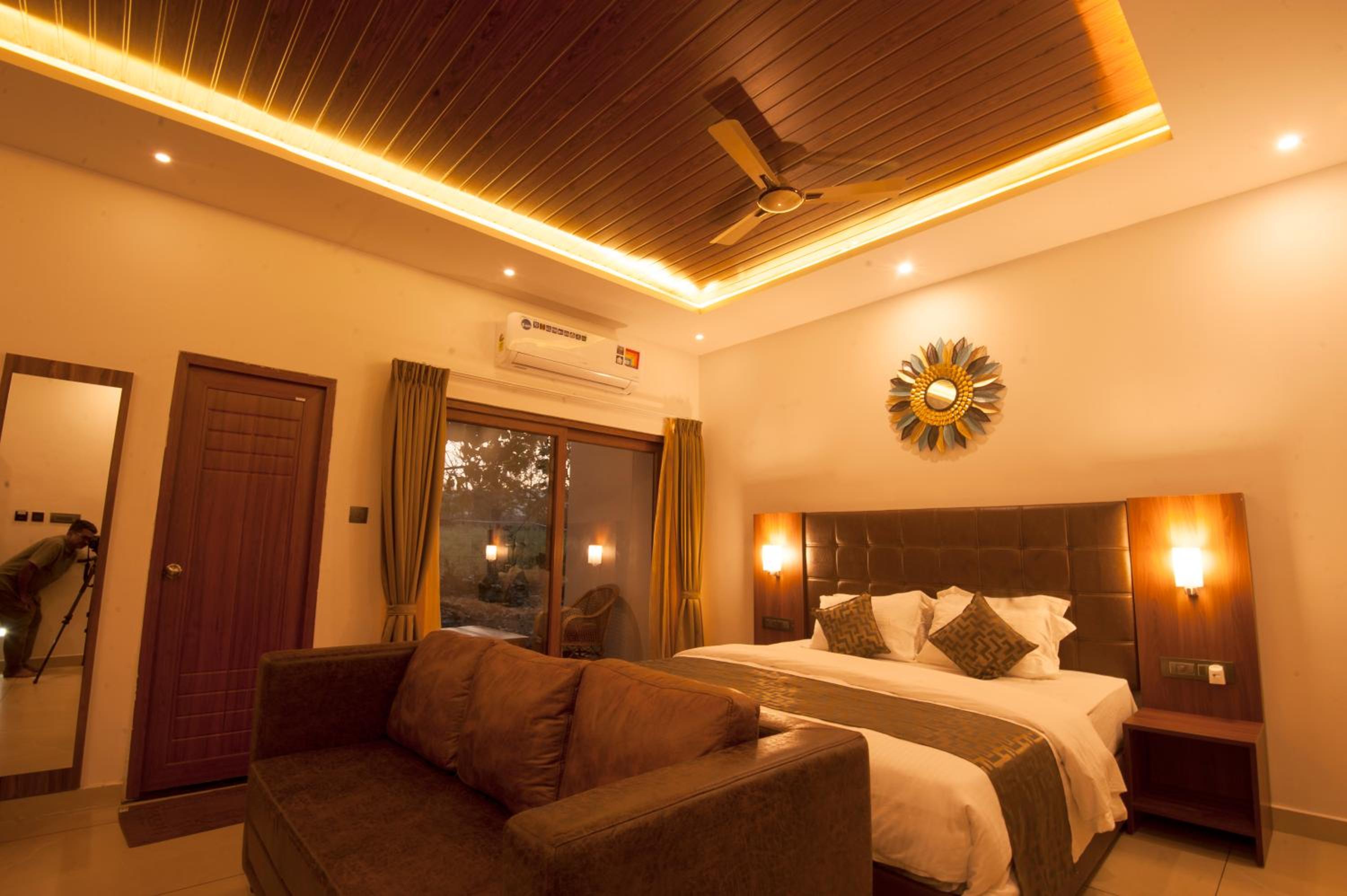 Superior King Room - Photo 7