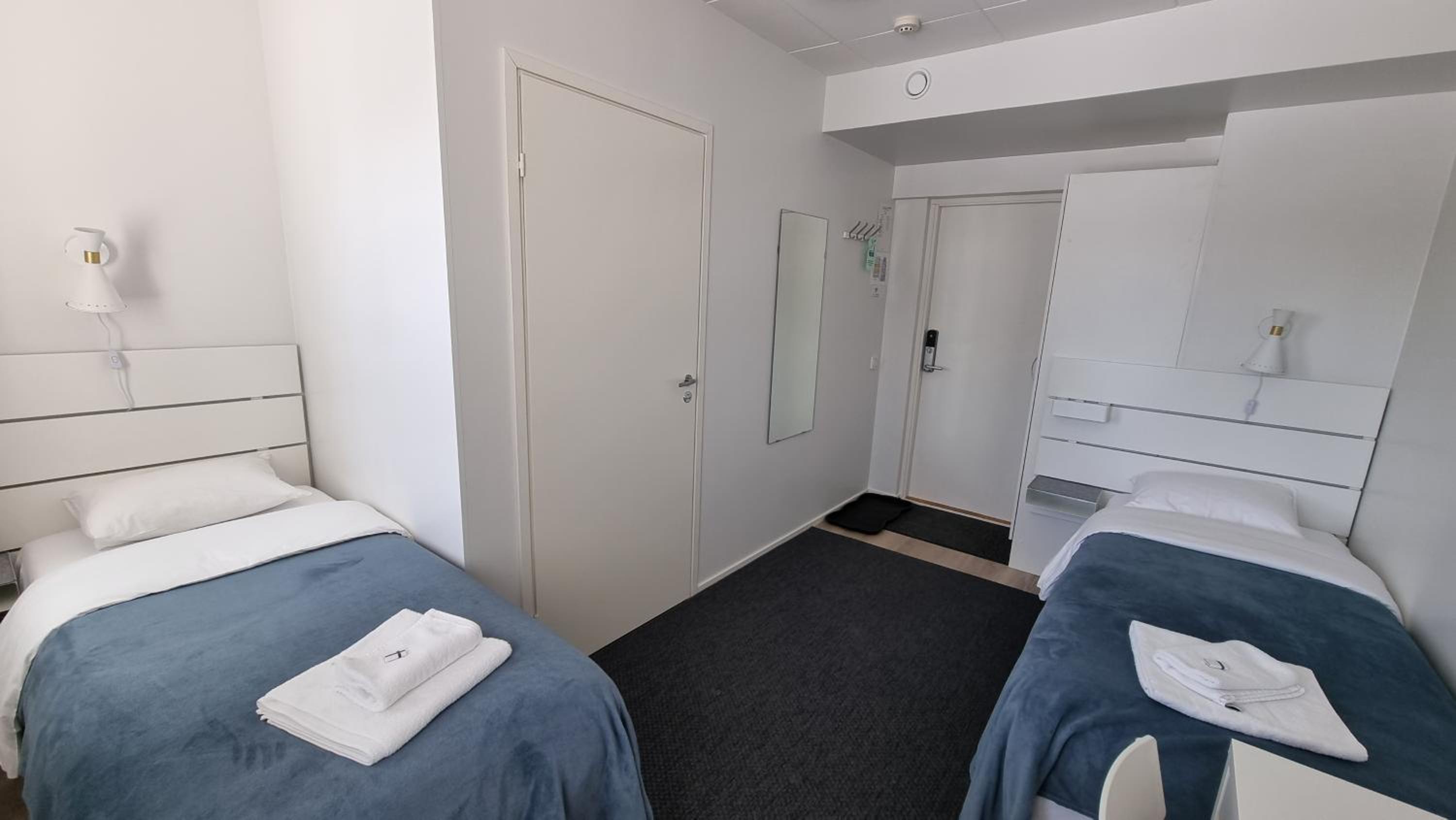 Twin Room - Photo 14