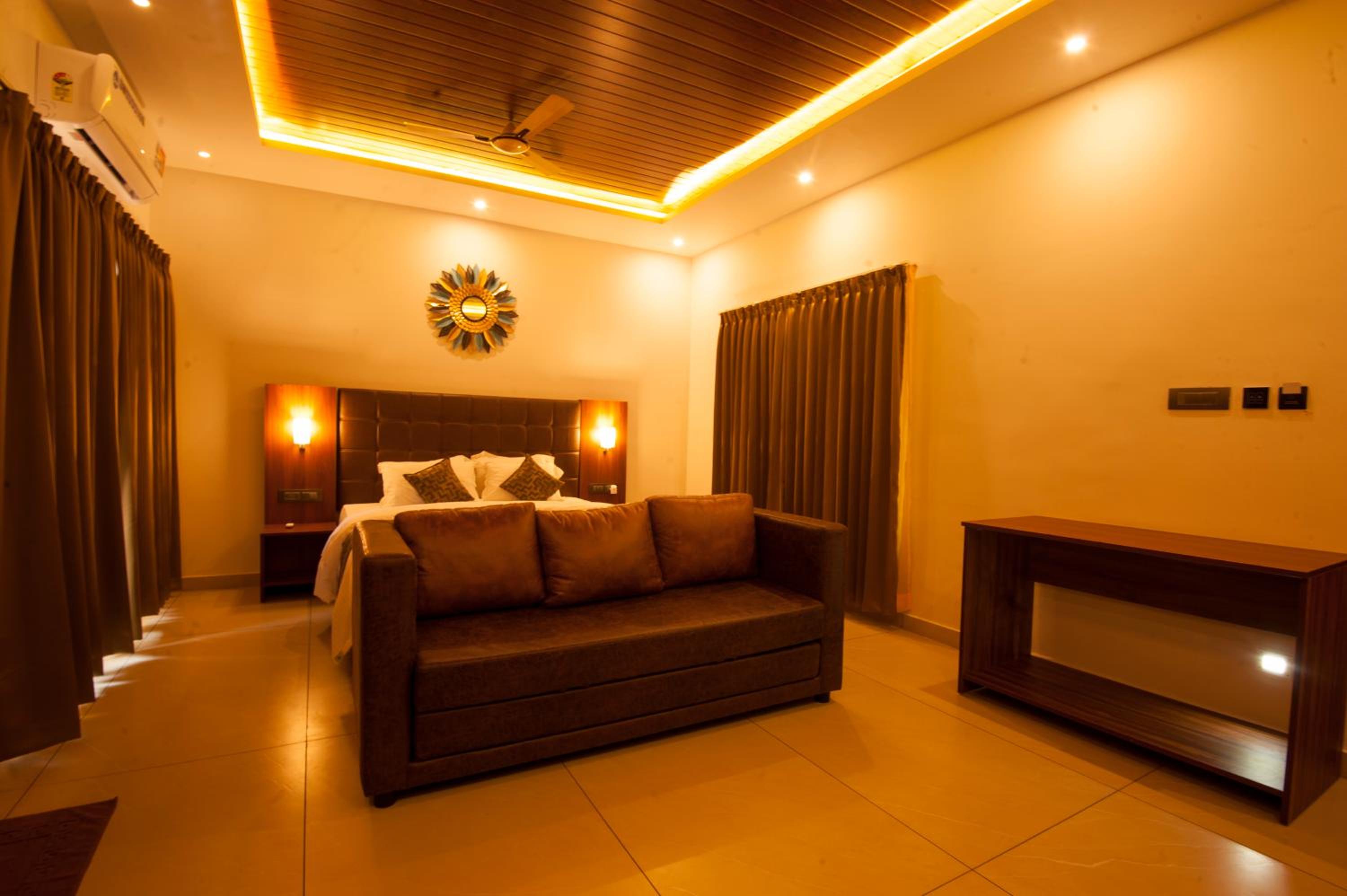 Superior King Room - Photo 5