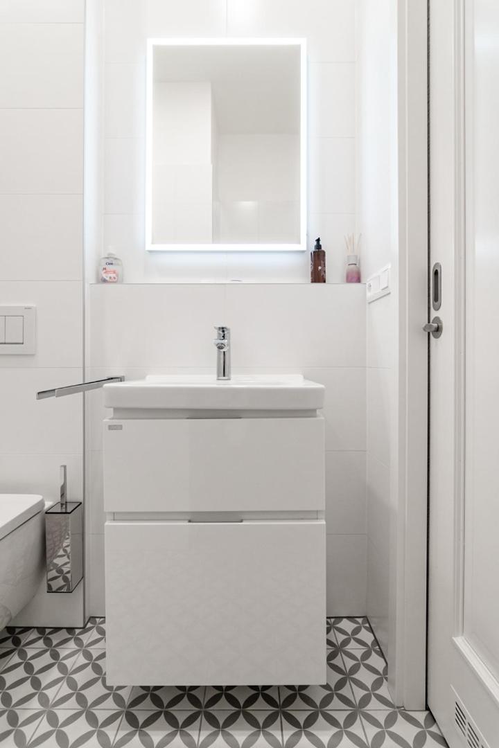 Apartment with Balcony - Photo 8