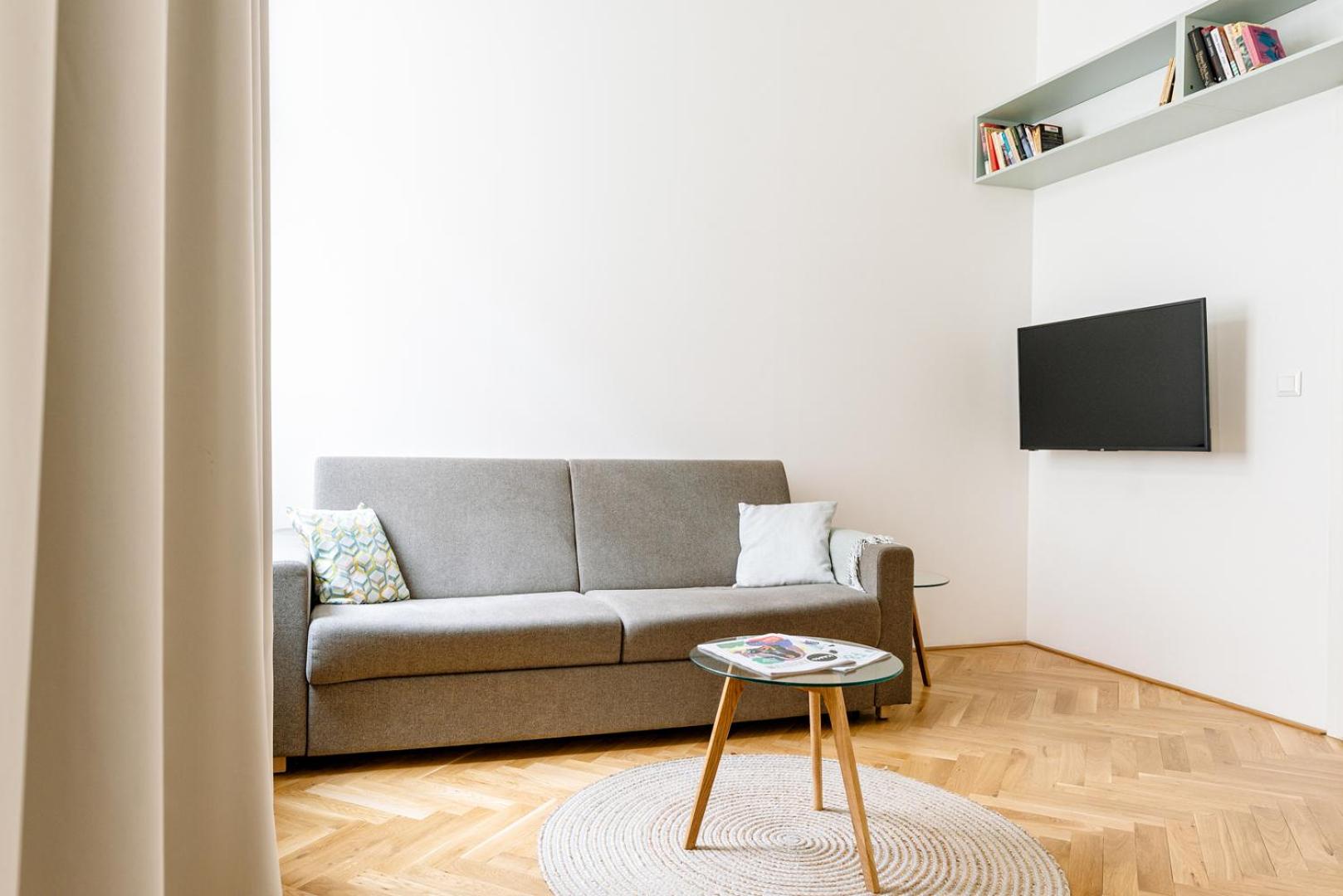 Apartment with Balcony - Photo 4