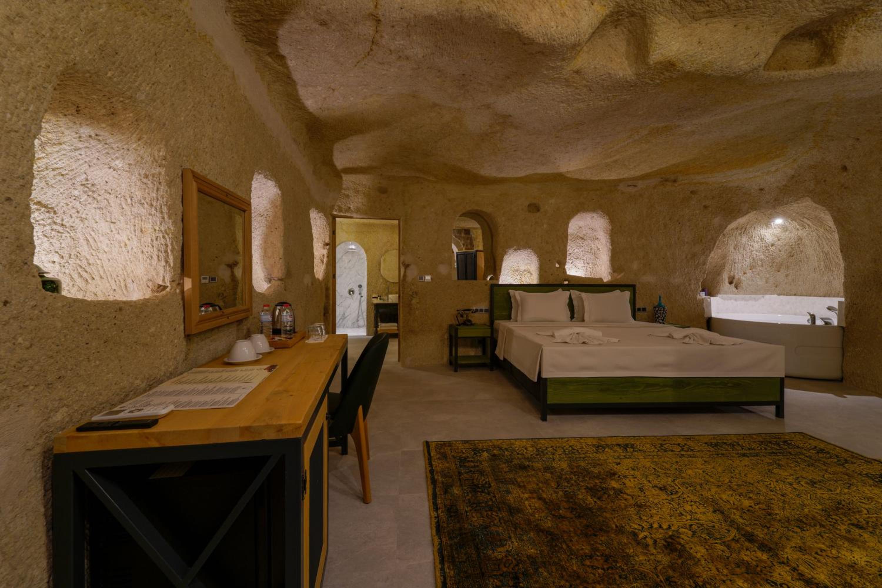 Superior King Suite - Photo 14