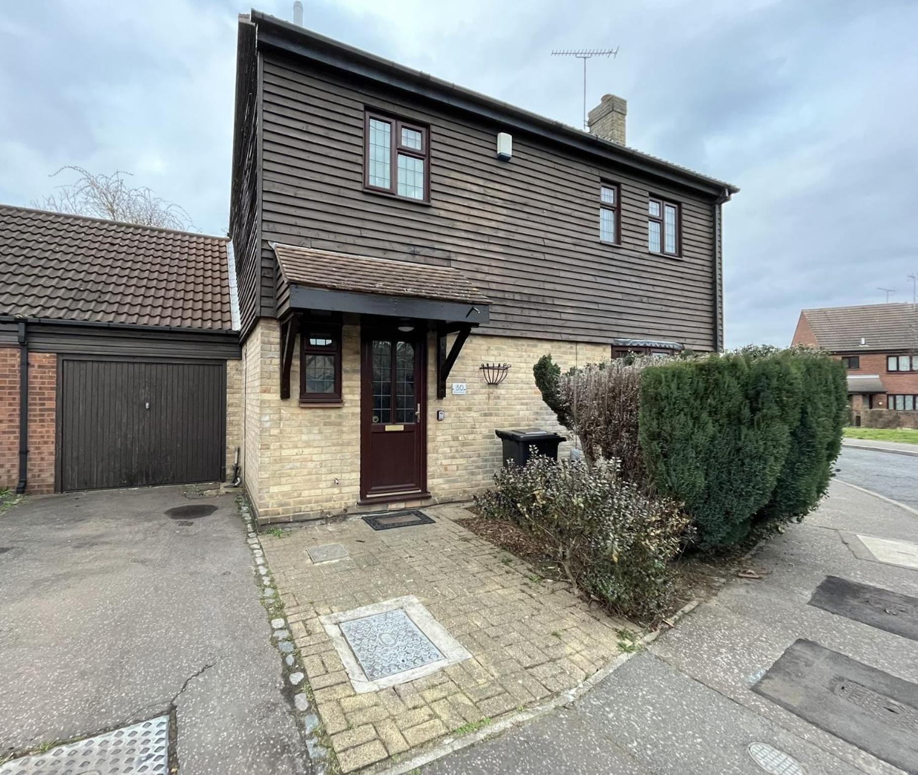 Three-Bedroom House photo 2