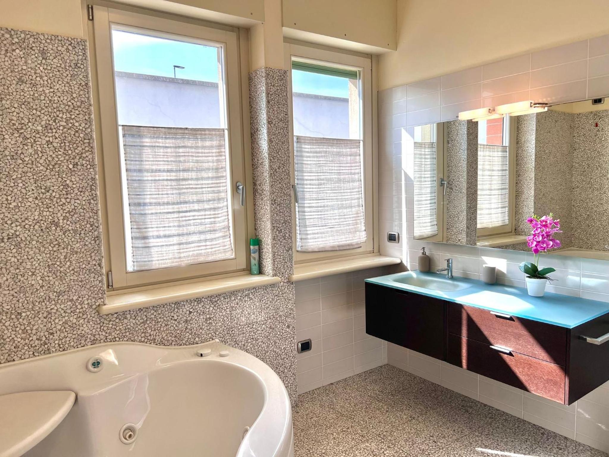 Triple Room with Shared Bathroom photo 2