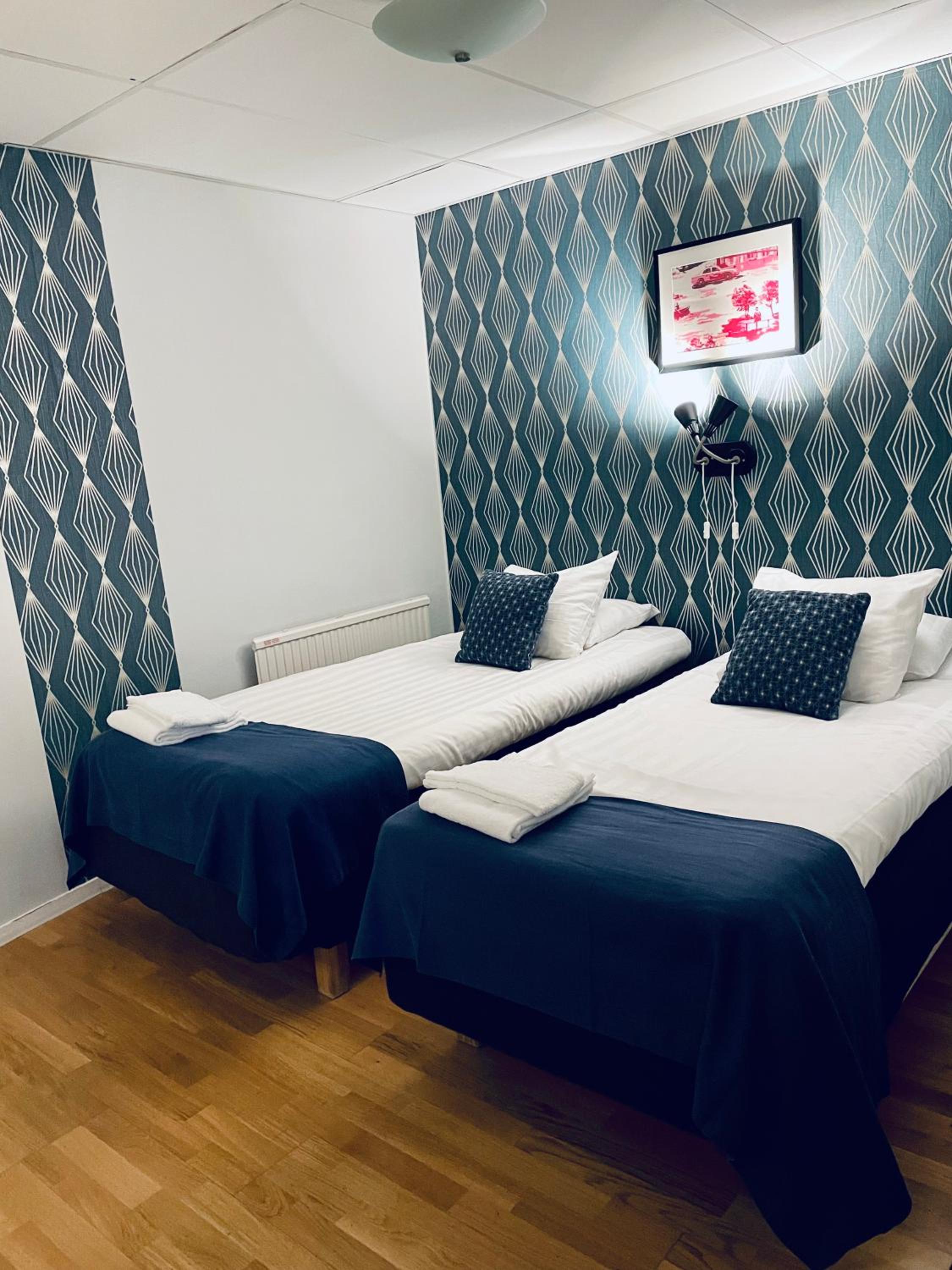 Twin Room with Shared Bathroom - without Window photo 1
