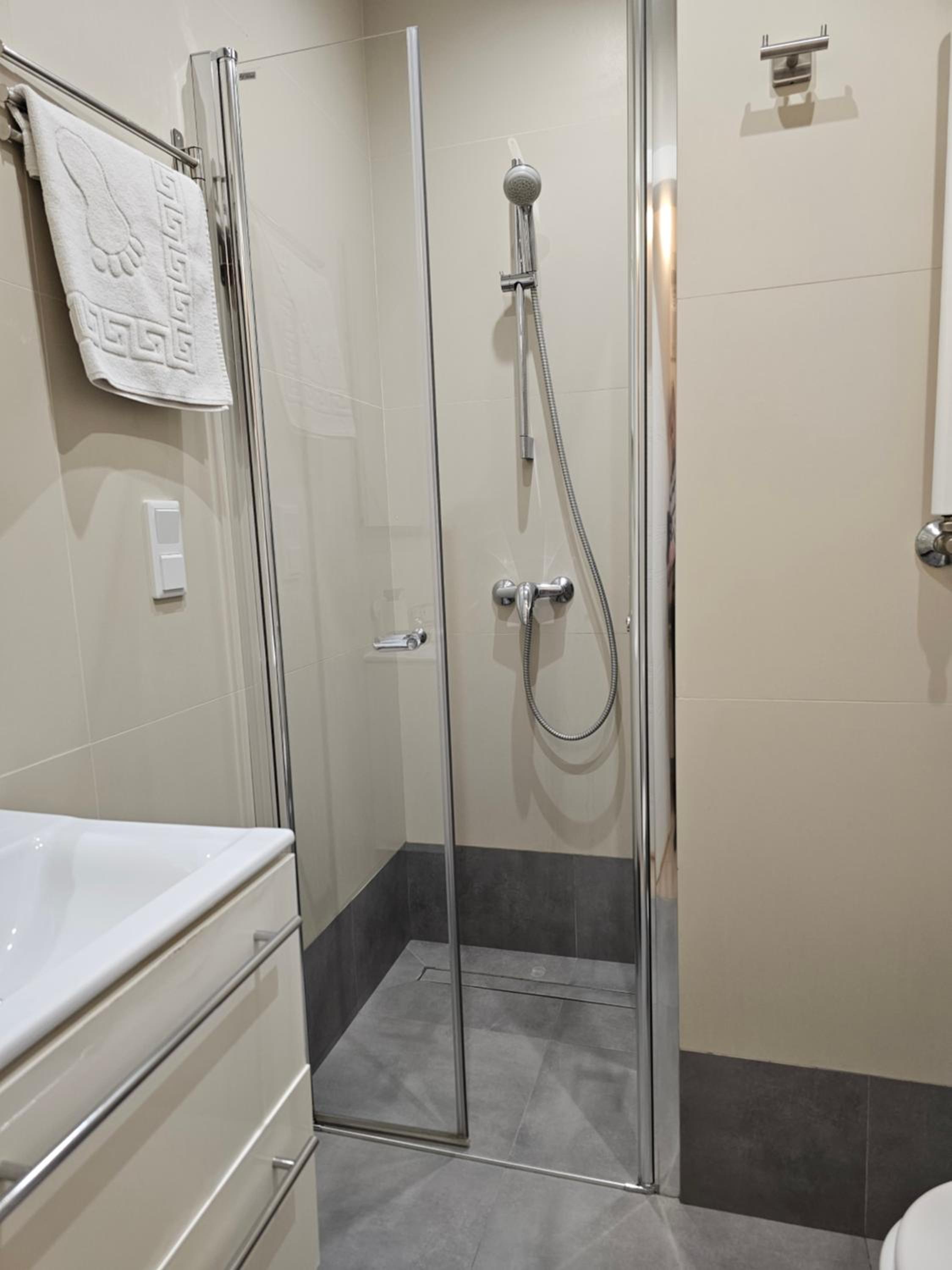 Twin Room - Photo 9
