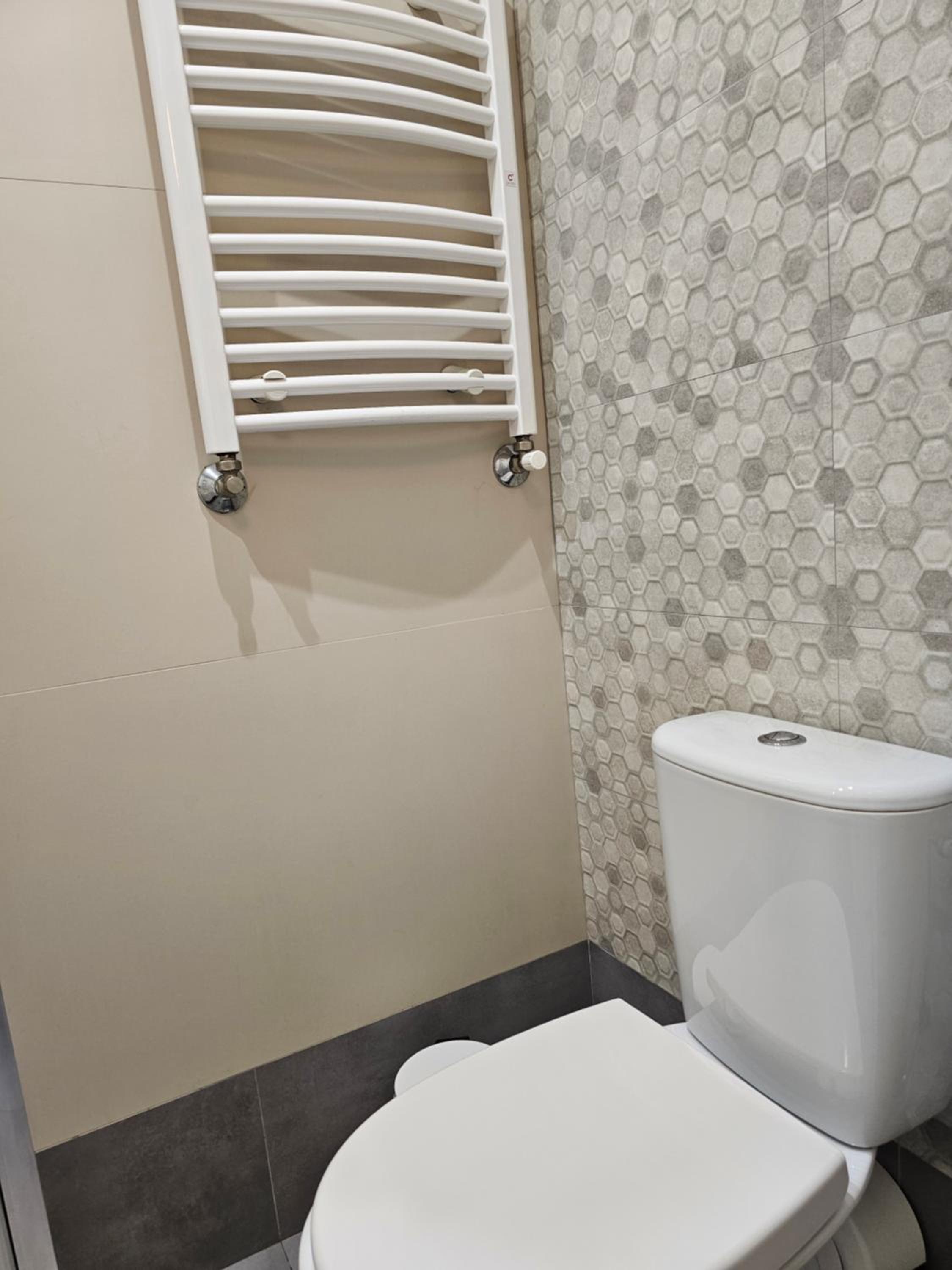 Twin Room - Photo 7