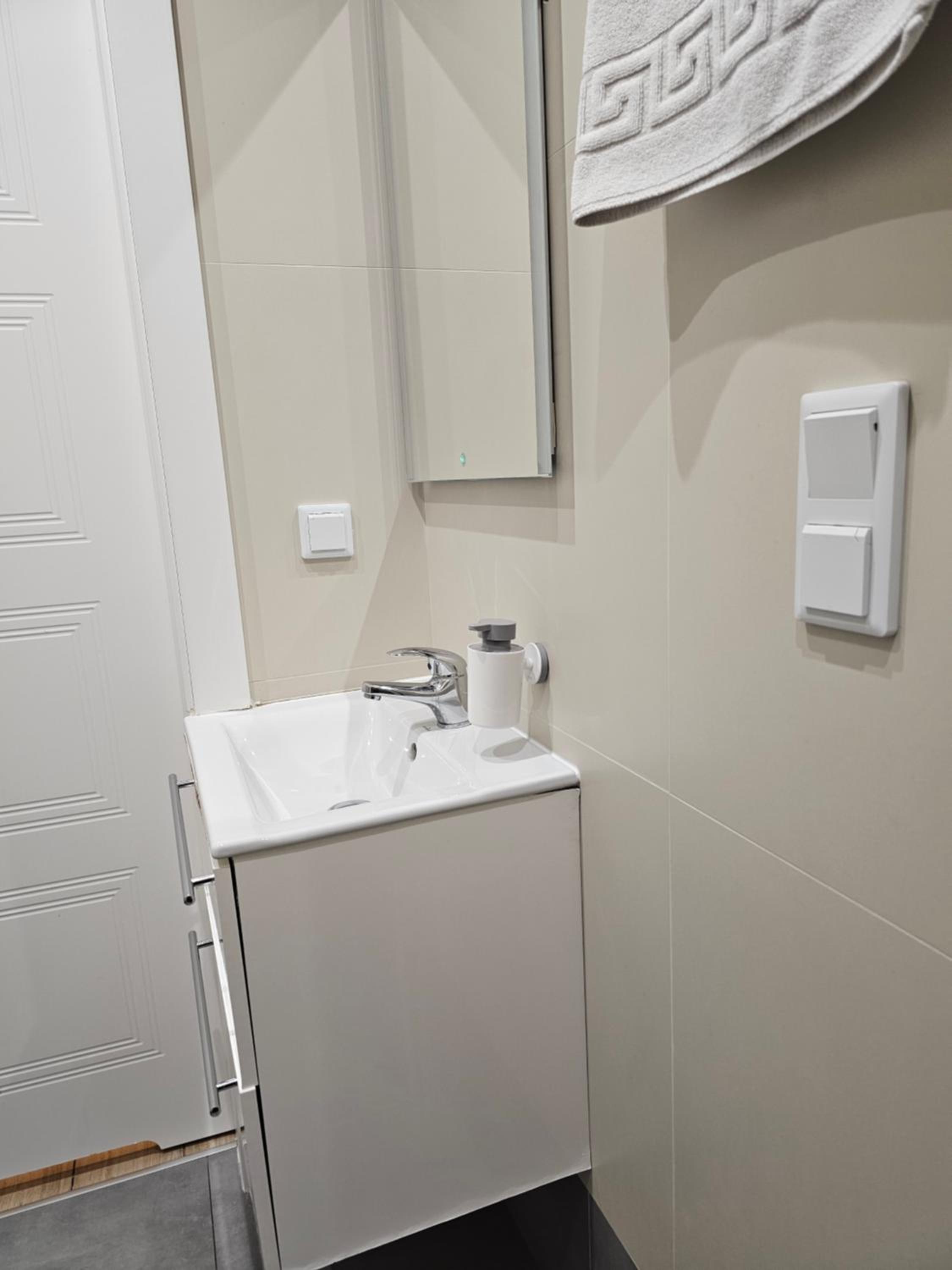 Twin Room - Photo 5