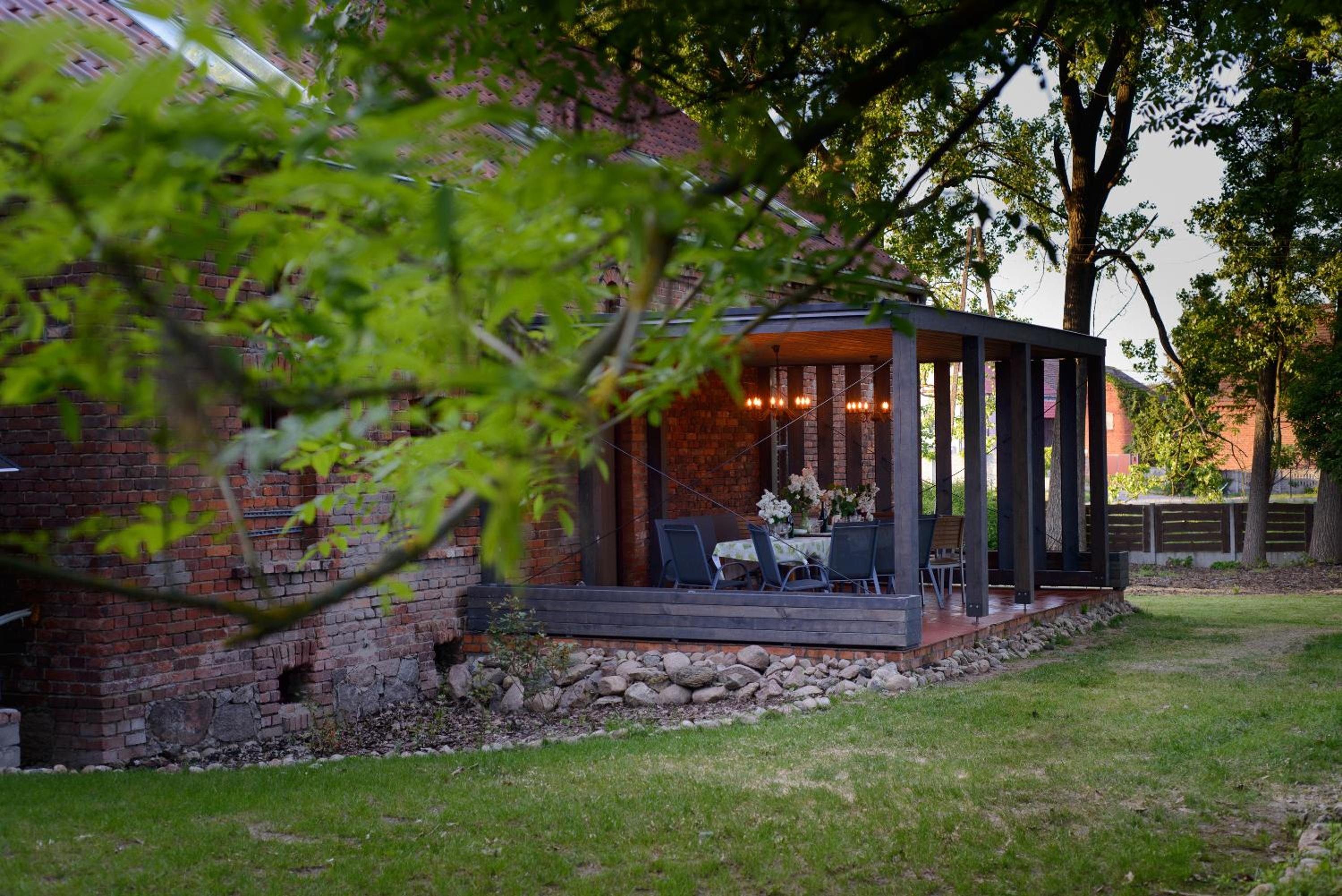 Six-Bedroom House photo 2