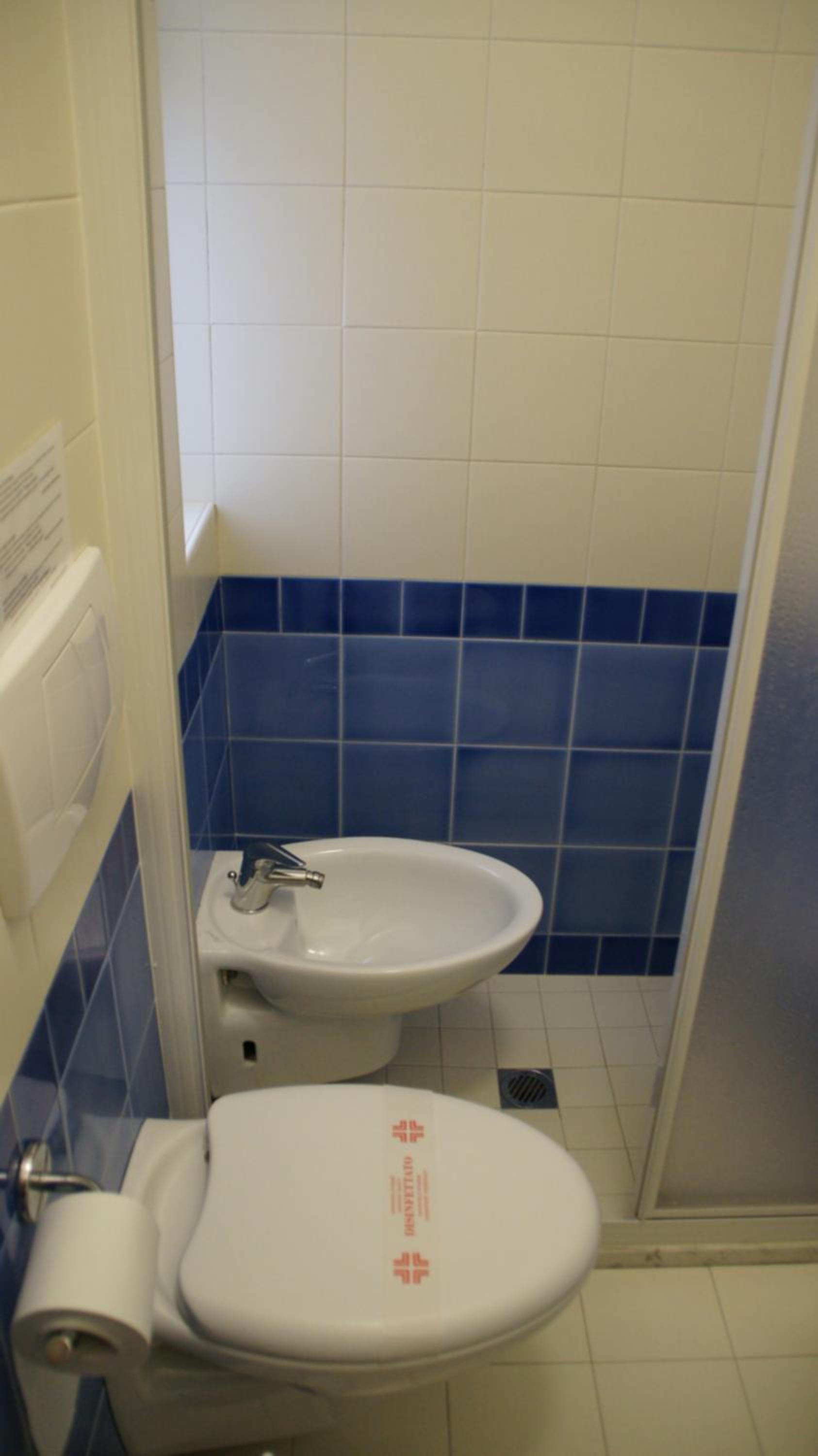 Single Room with Private Bathroom photo 2