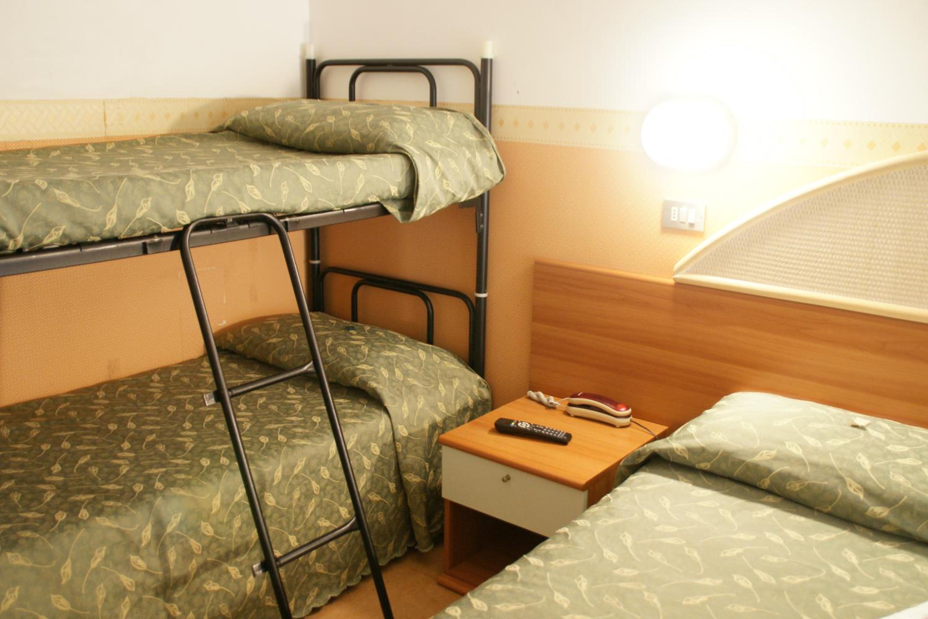 Quadruple Room with Balcony photo 3