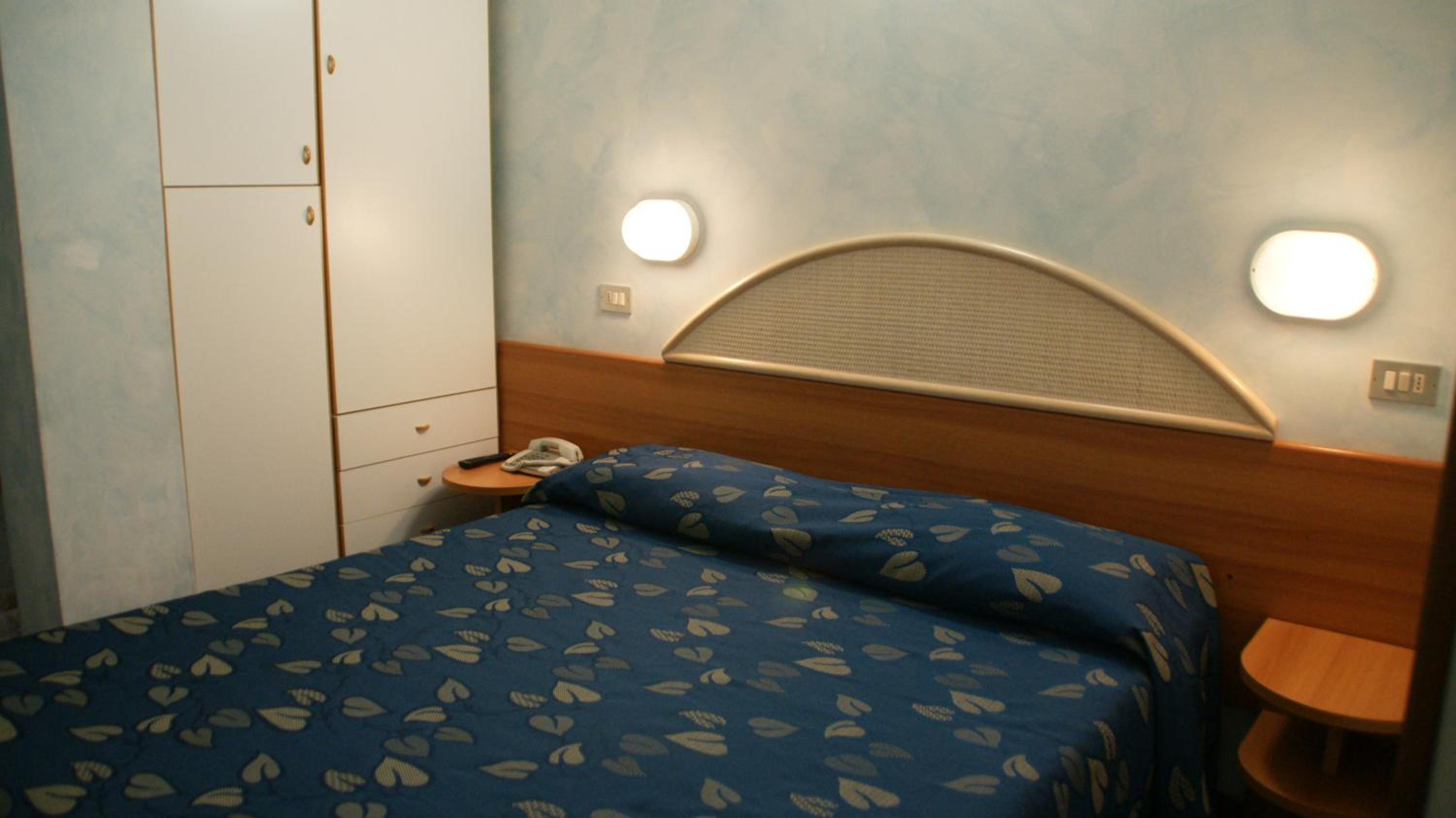 Single Room with Private Bathroom photo 3