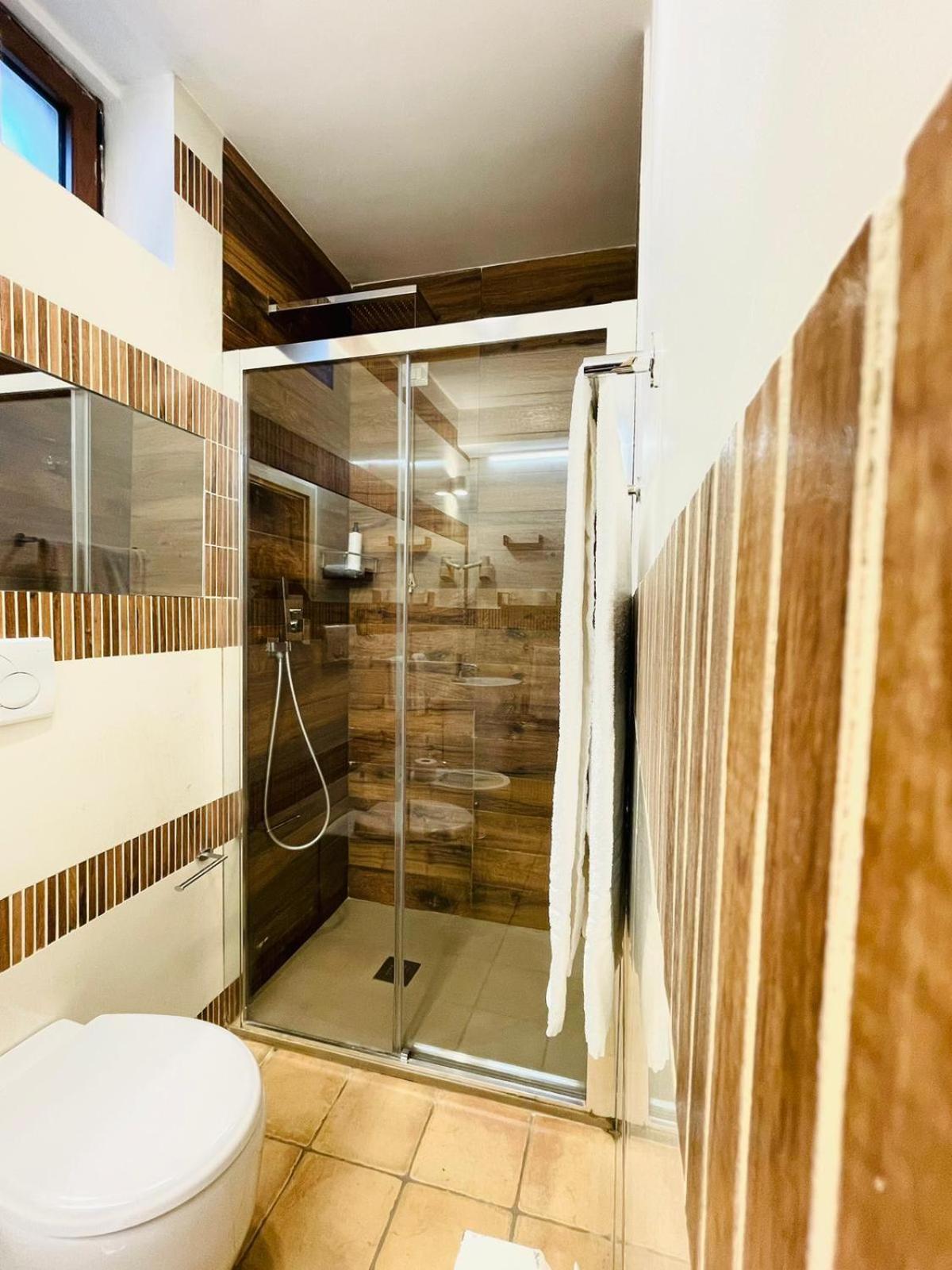 Double or Twin Room - Photo 6