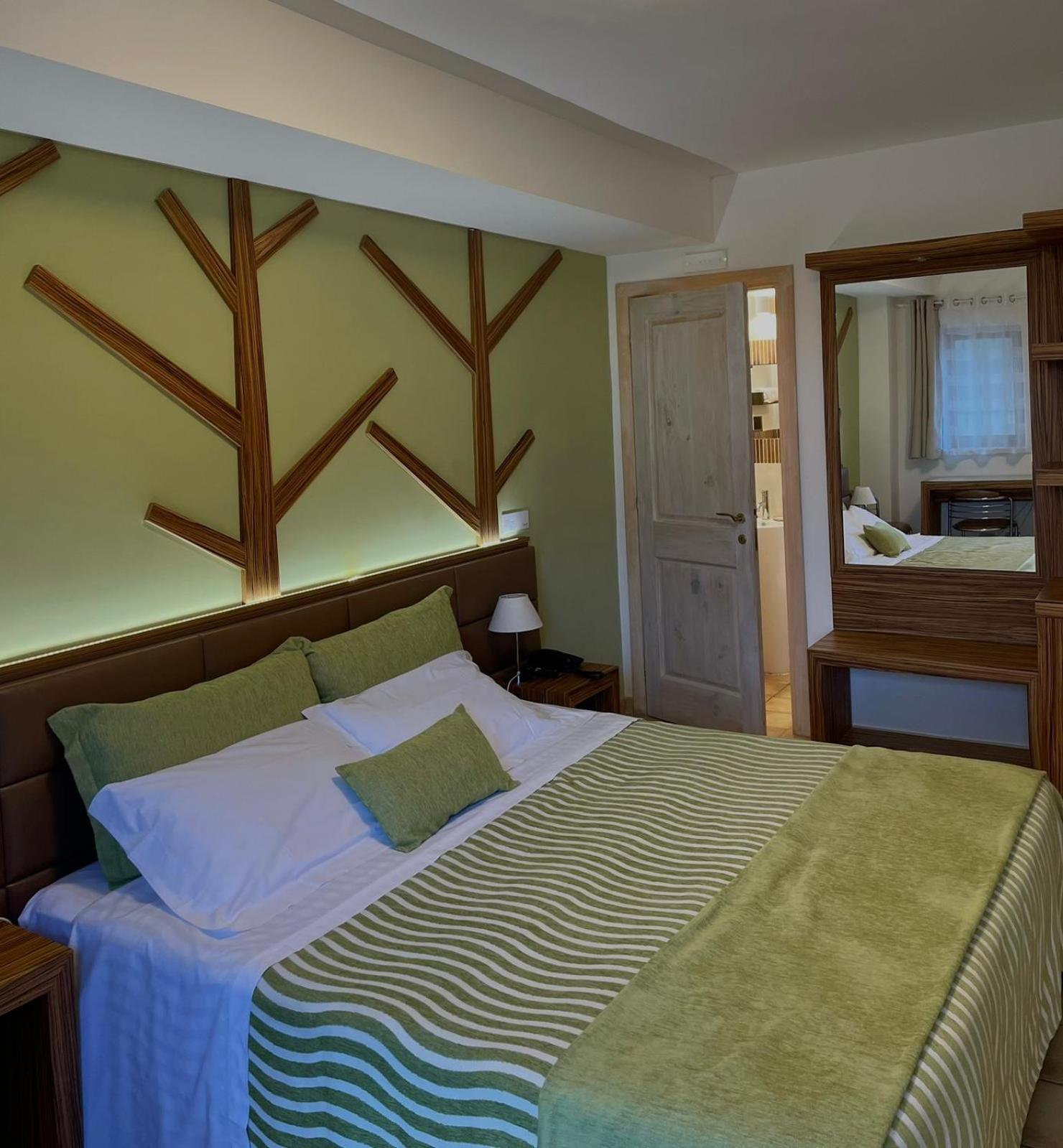 Double or Twin Room - Photo 5