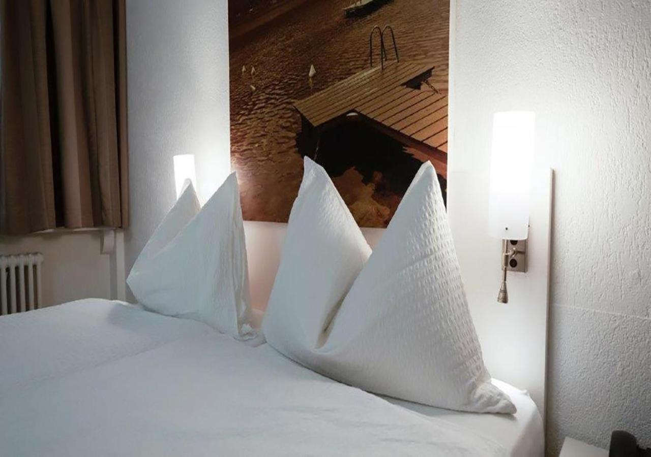 Economy Twin Room - Photo 2