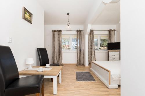 Economy Double Room photo 1