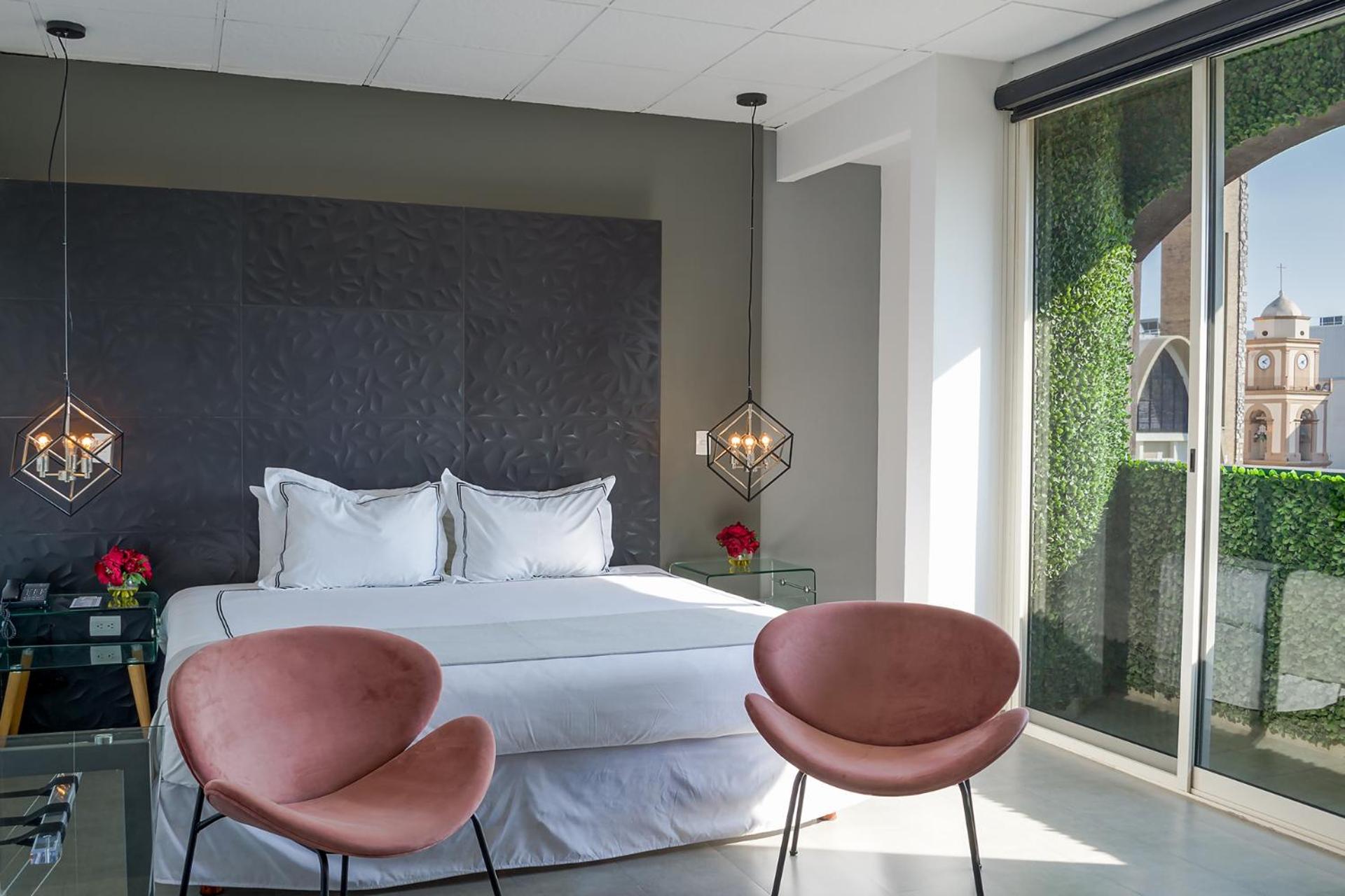 Deluxe Junior Suite photo 3