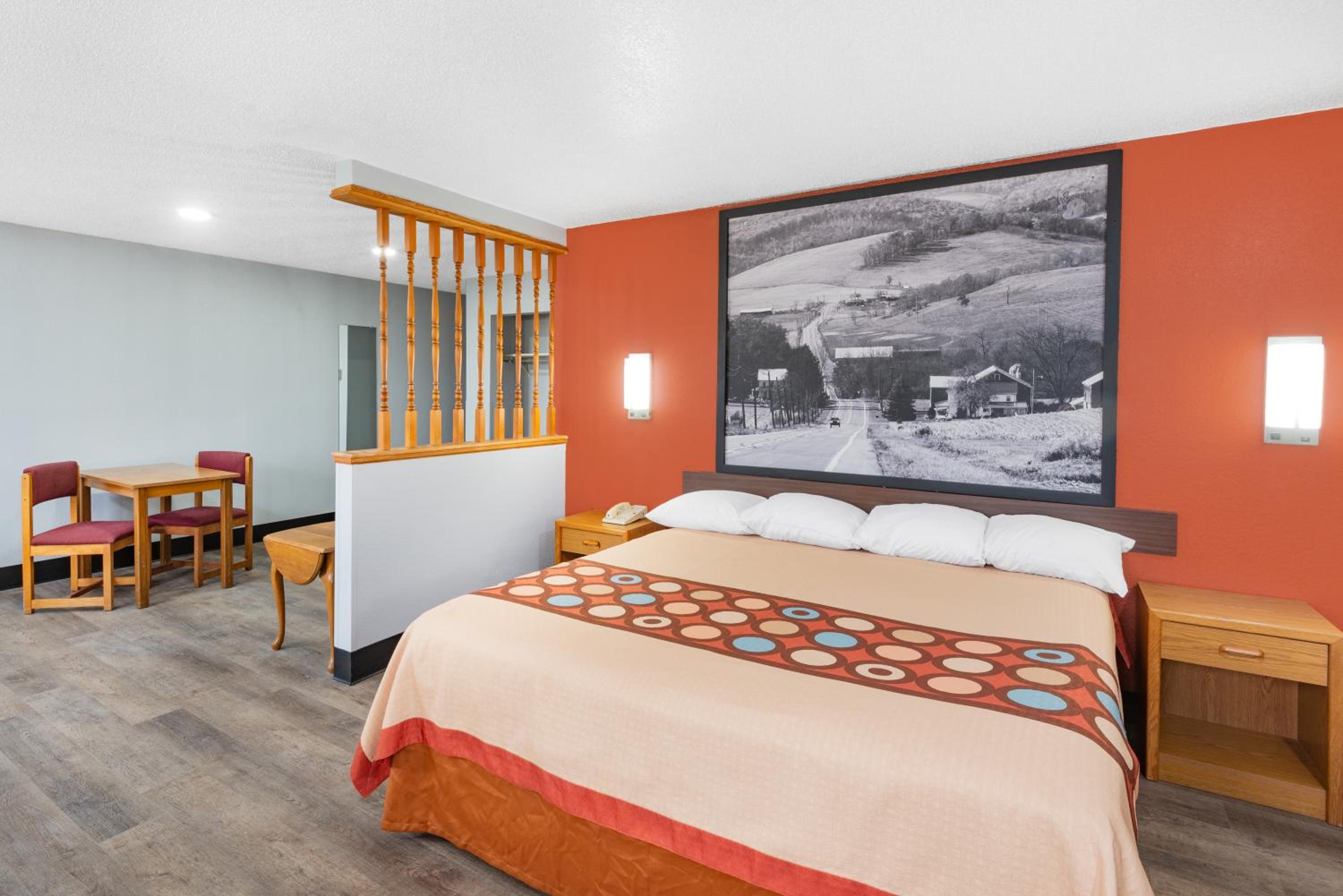 King Suite - Non-Smoking photo 1