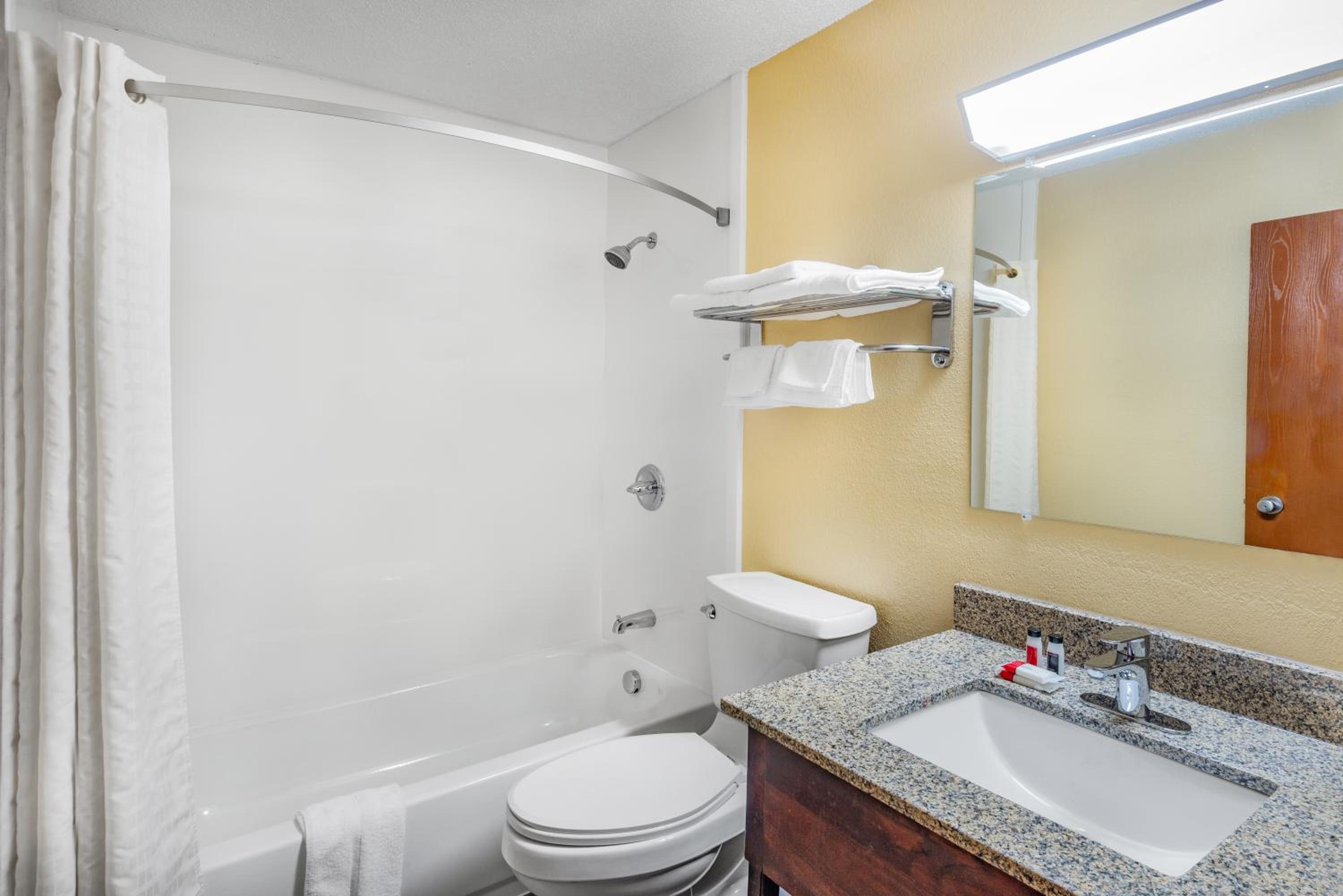 Deluxe Double Room with Two Double Beds - Non-Smoking photo 2