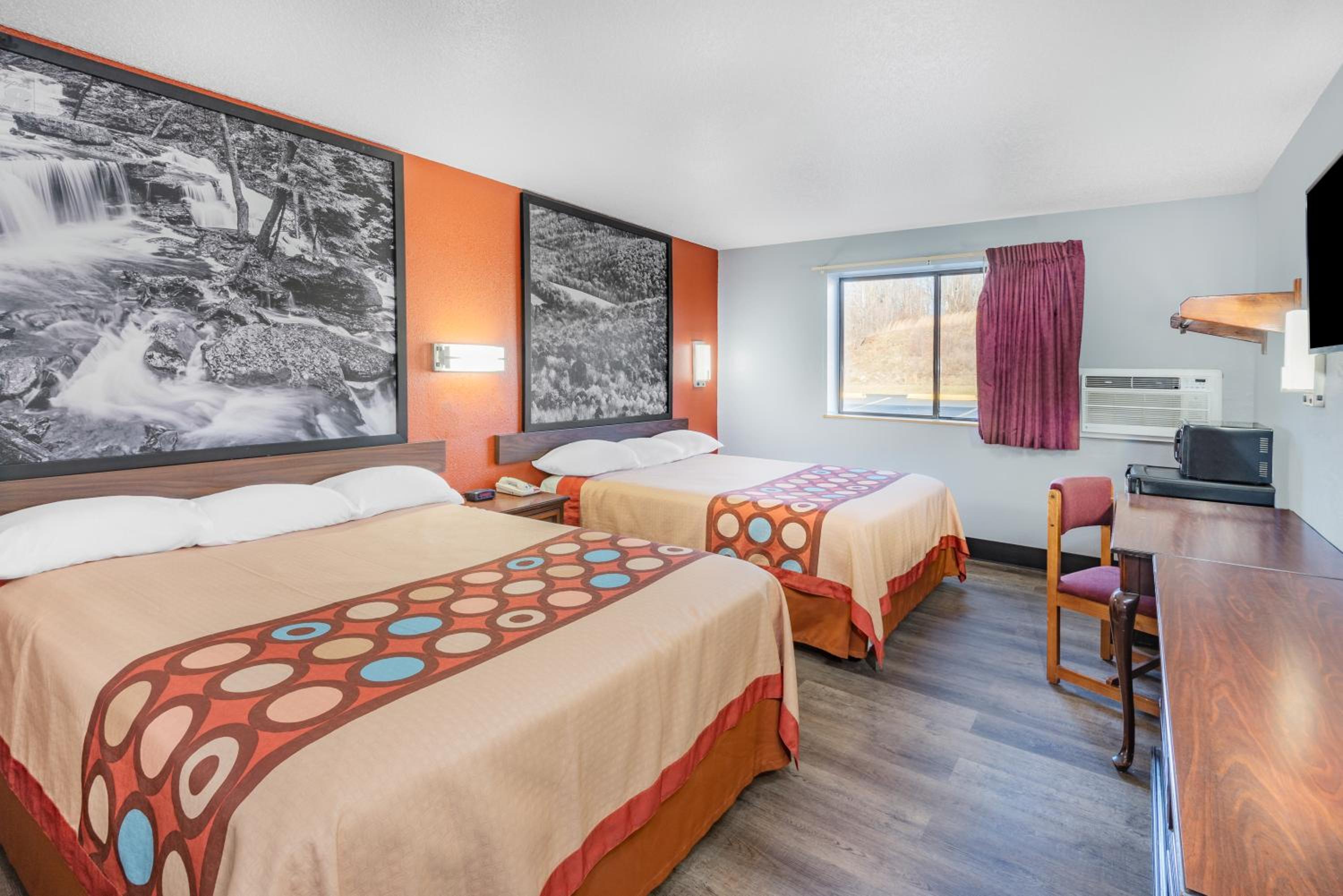 Queen Room with Two Queen Beds - Non-Smoking photo 1