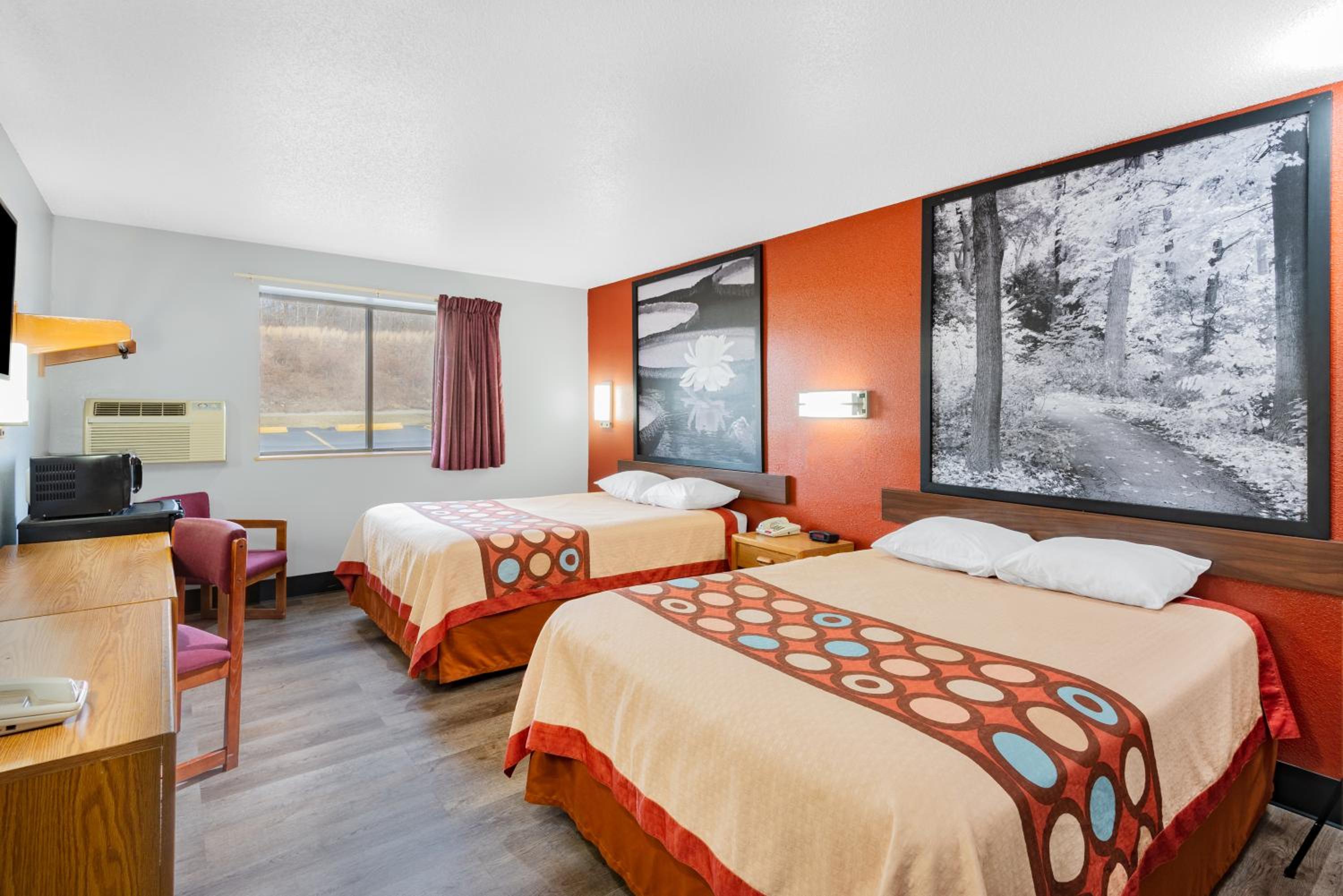 Deluxe Double Room with Two Double Beds - Non-Smoking photo 3