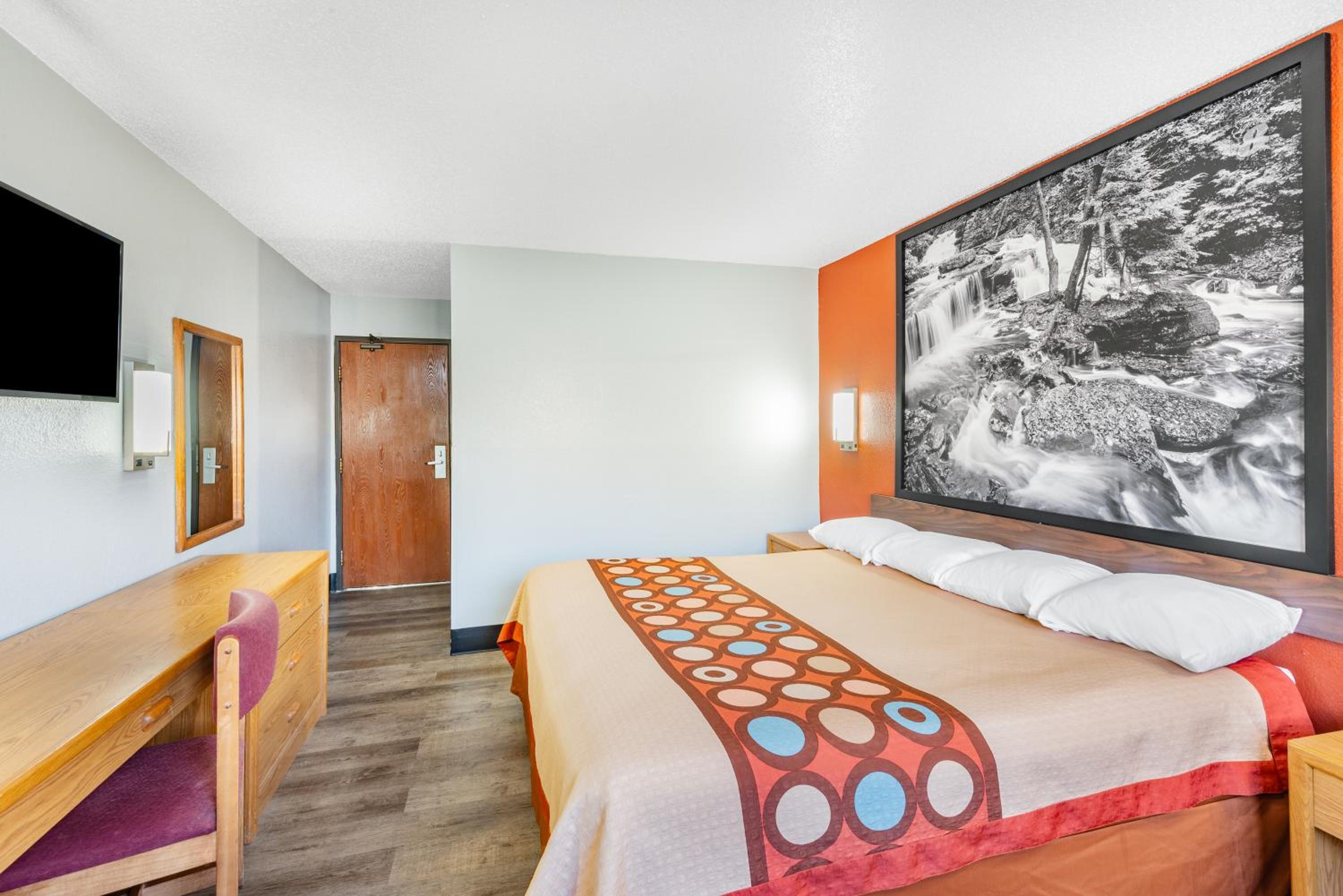 King Room - Non-Smoking photo 1