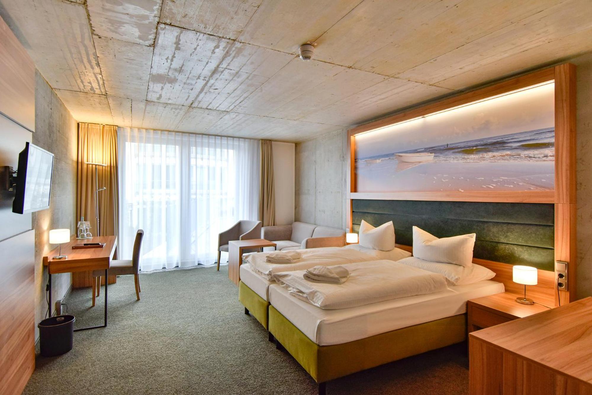 Double or Twin Room with Partial Sea View photo 1