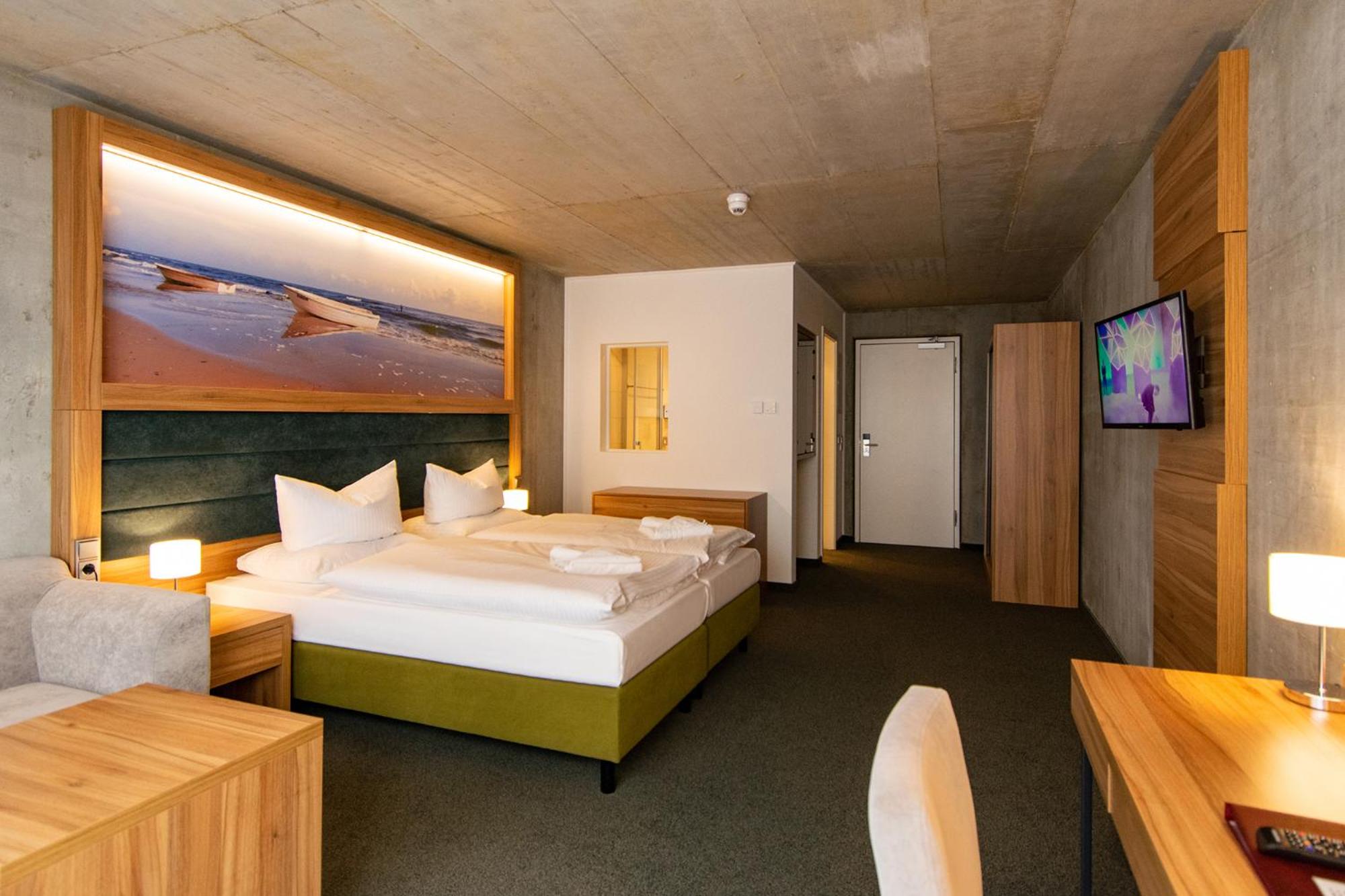 Double or Twin Room with Partial Sea View photo 2