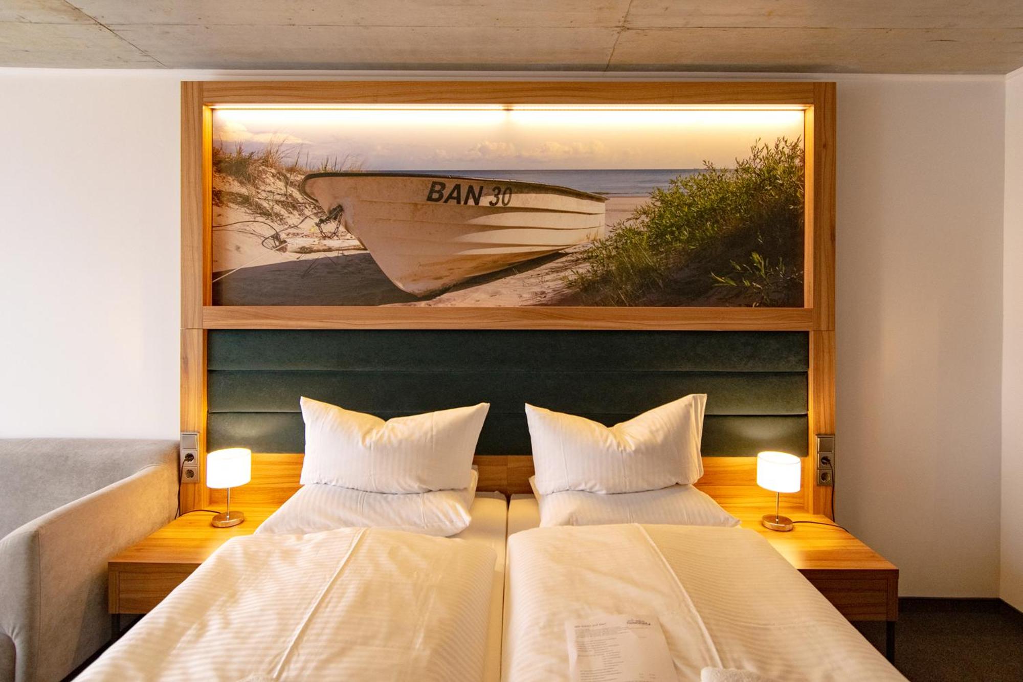 Double or Twin Room with Partial Sea View photo 3