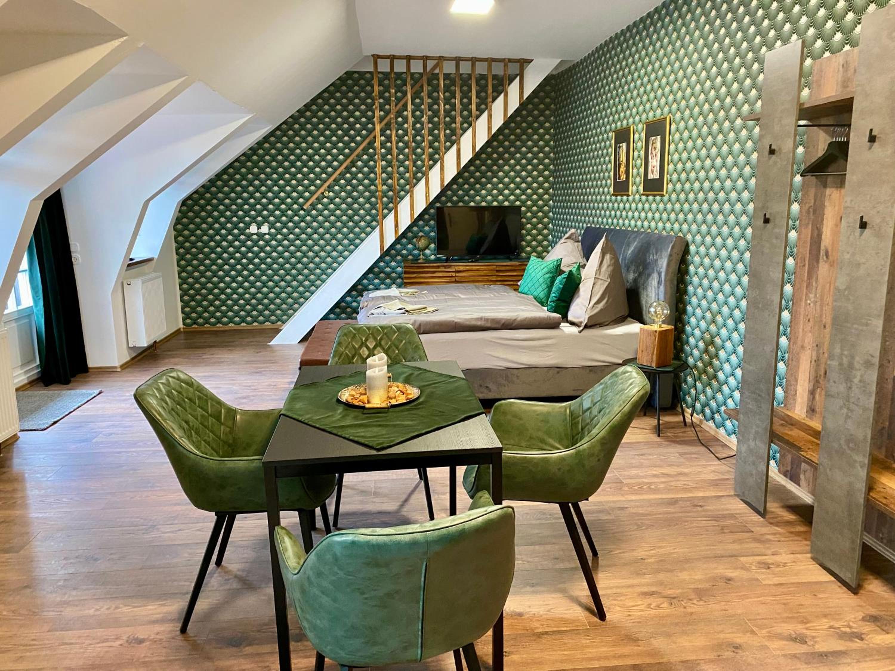 Deluxe Family Room