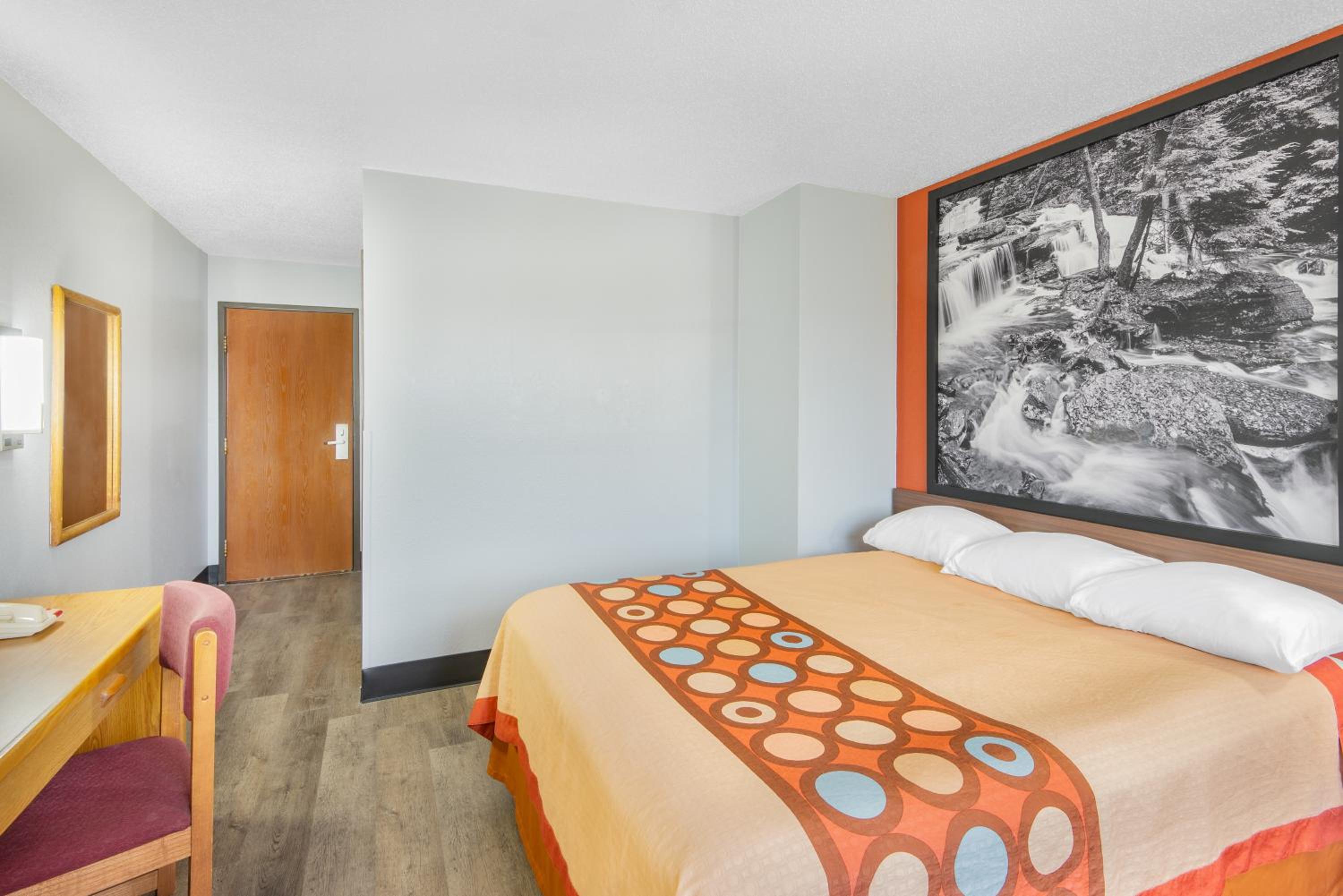Queen Room - Disability Access/Non-Smoking photo 1