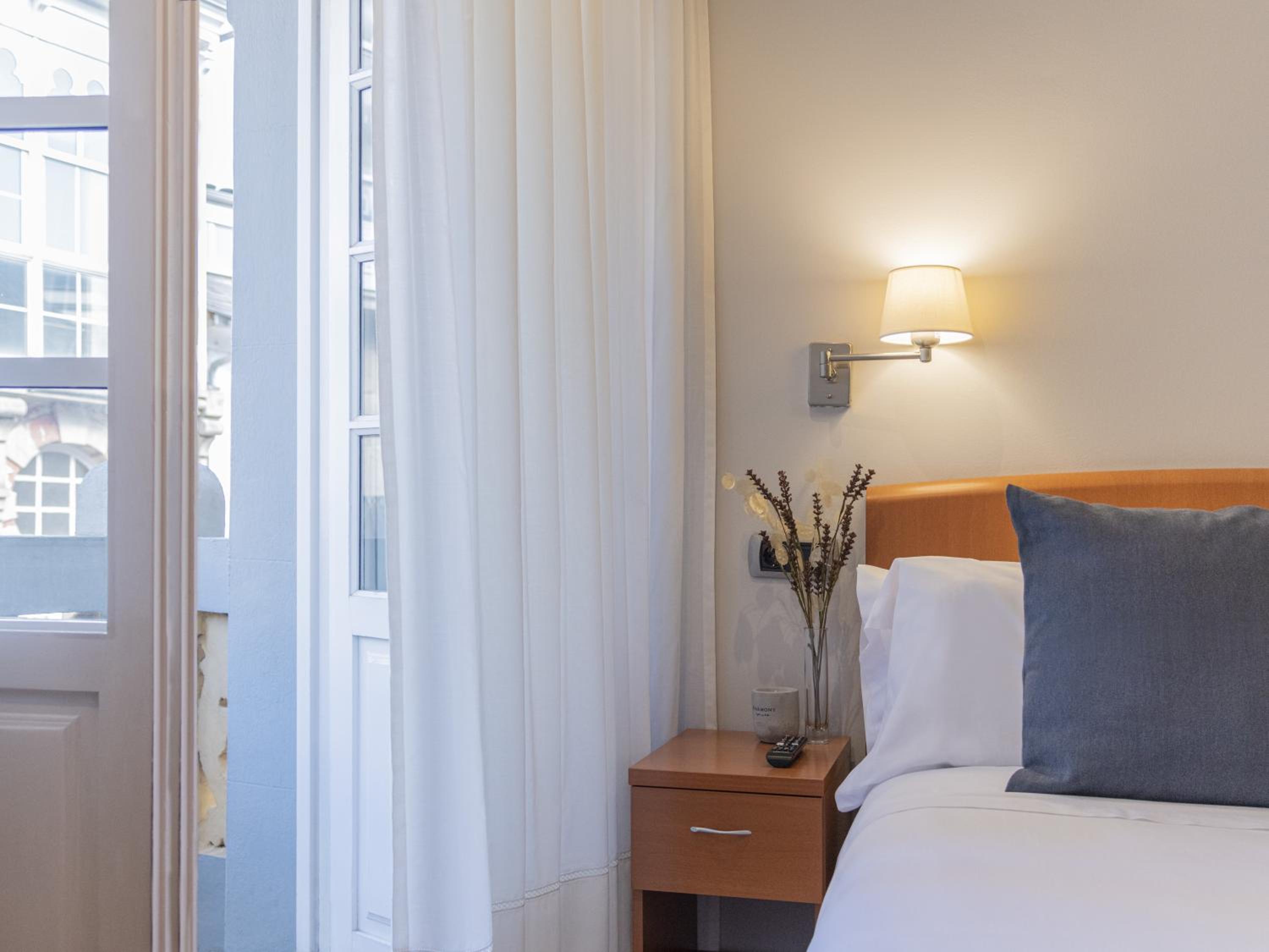 Queen Room with Balcony photo 2
