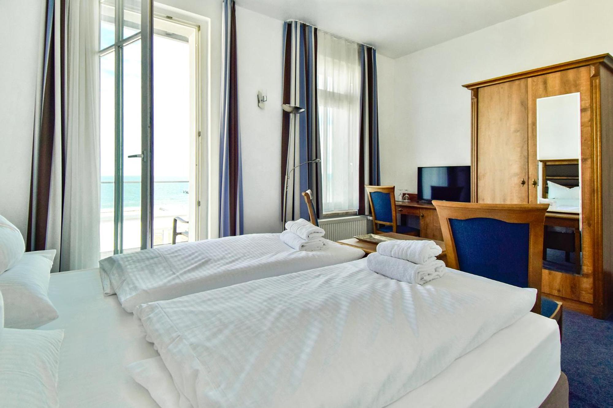 Double Room with Balcony and Sea View photo 1
