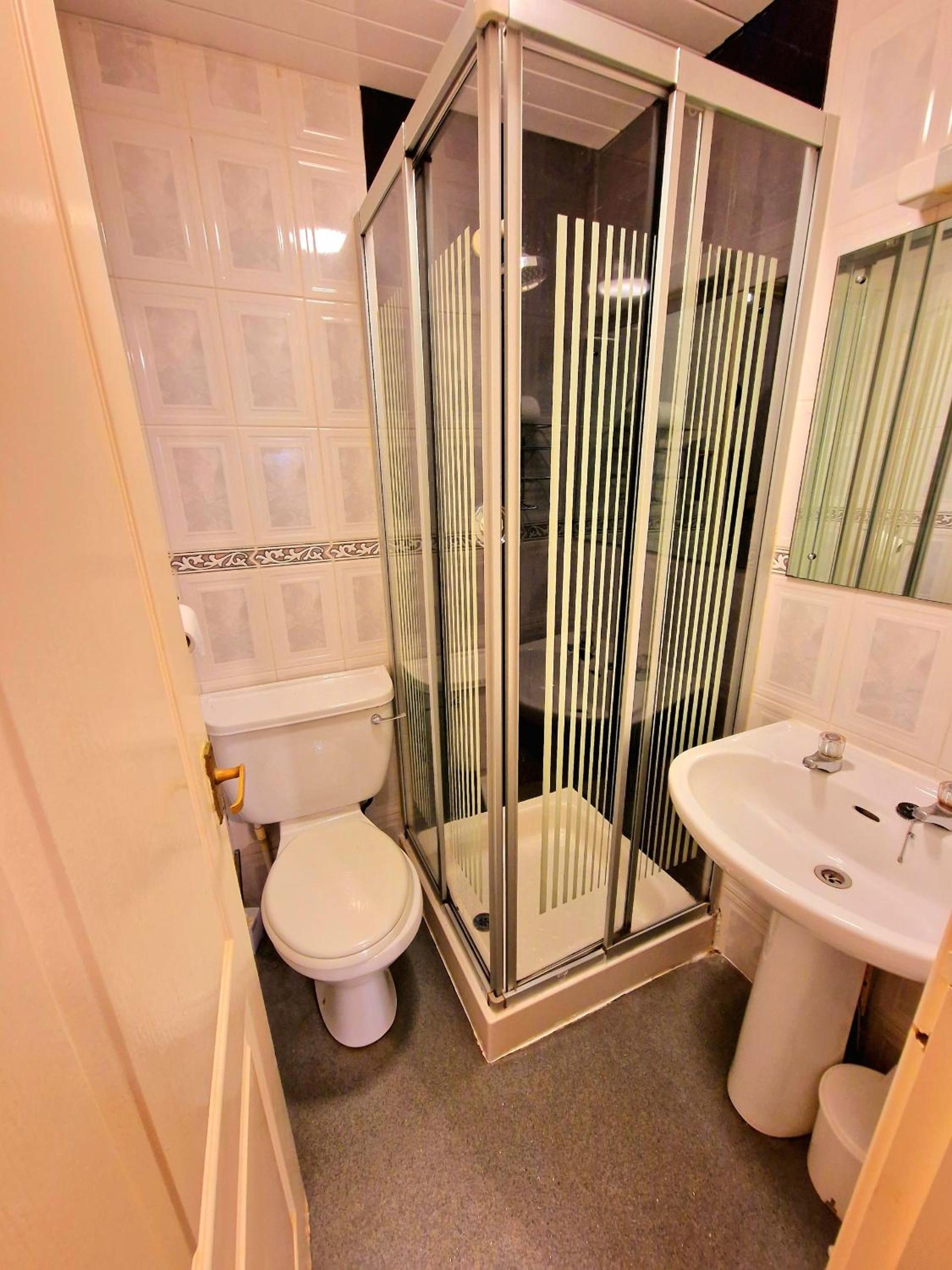 Standard Triple Room - Photo 8