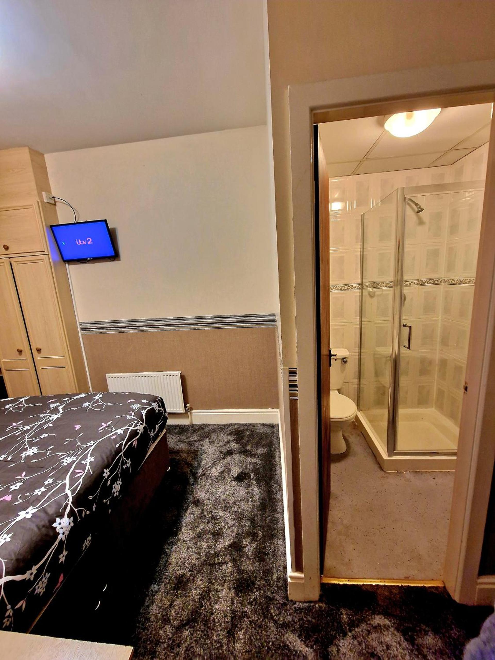 Budget Double Room - Photo 3