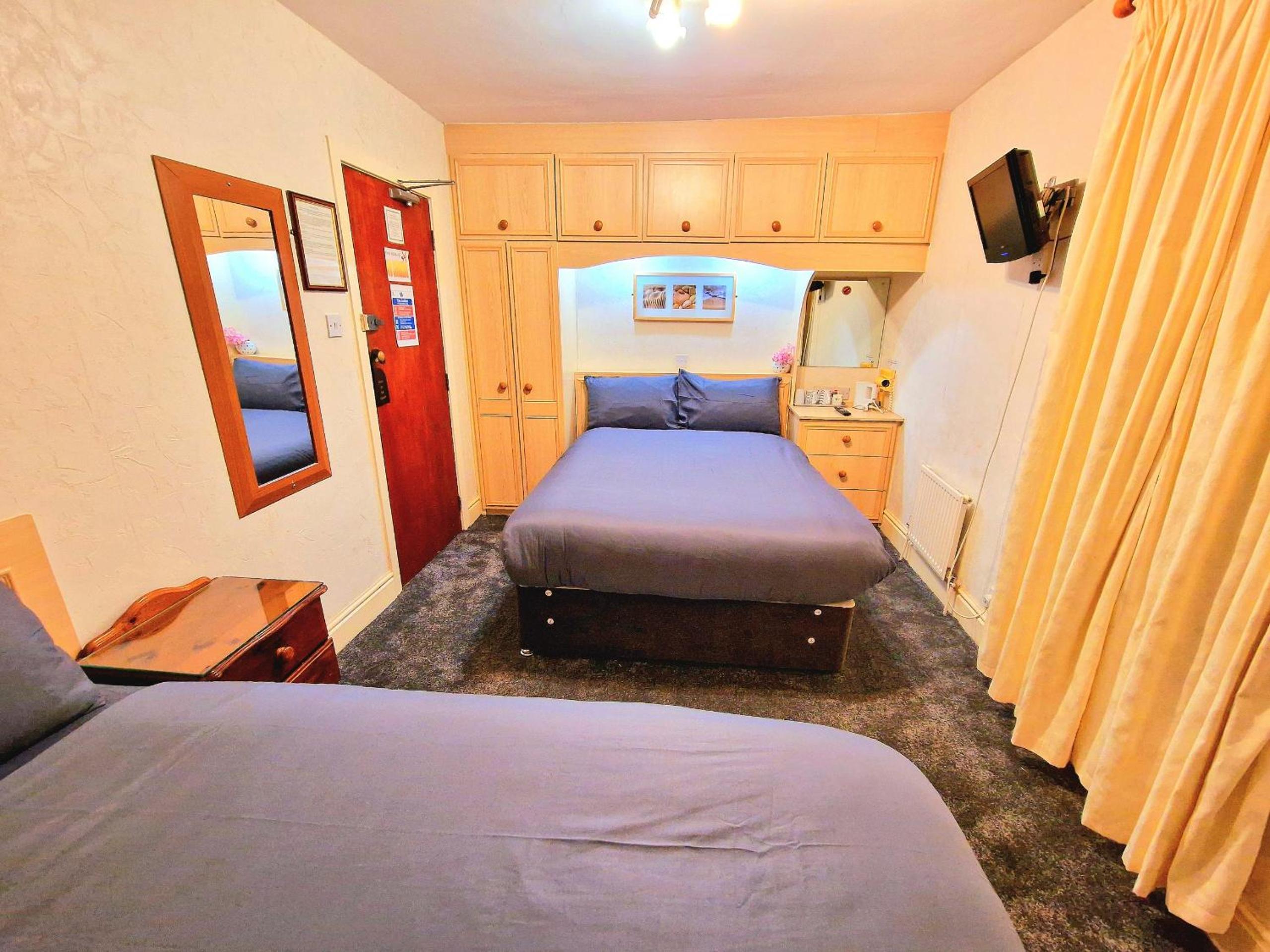 Standard Triple Room - Photo 9