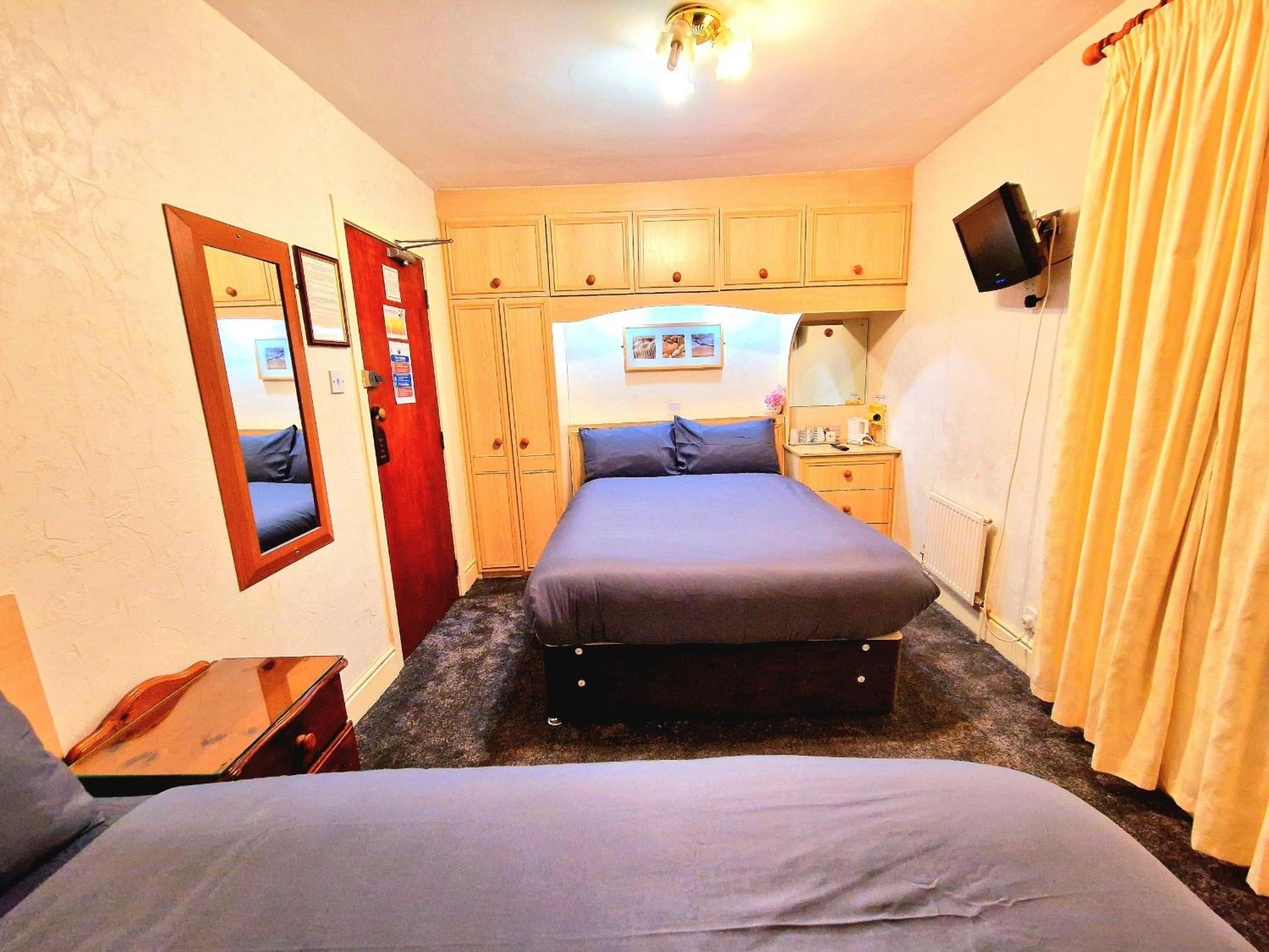 Standard Triple Room - Photo 10