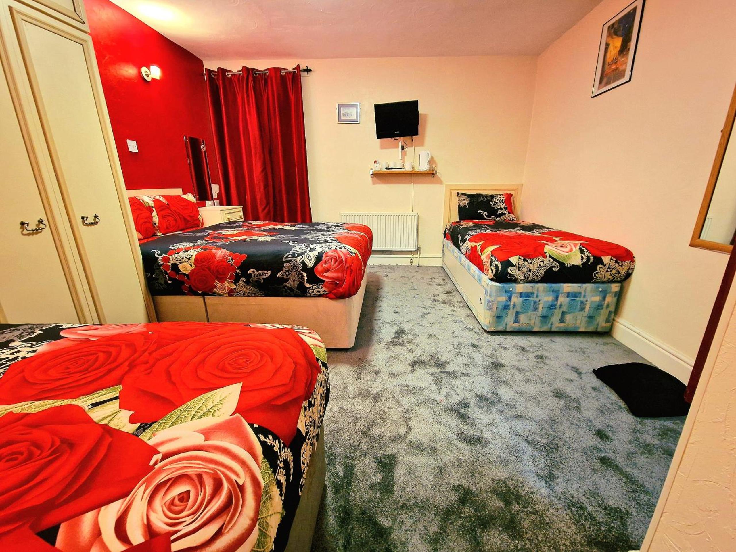 Standard Quadruple Room - Photo 5
