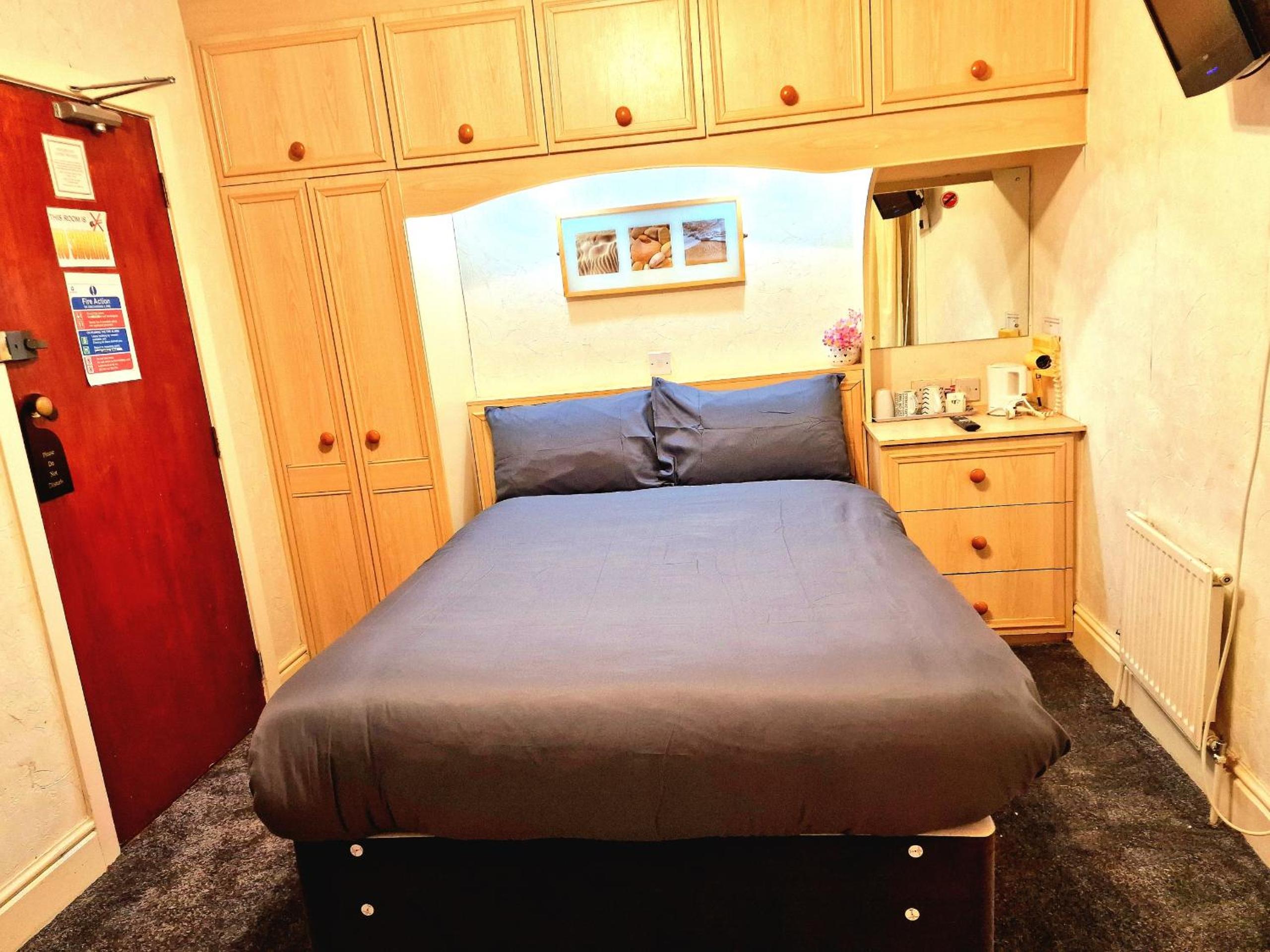 Standard Triple Room - Photo 11