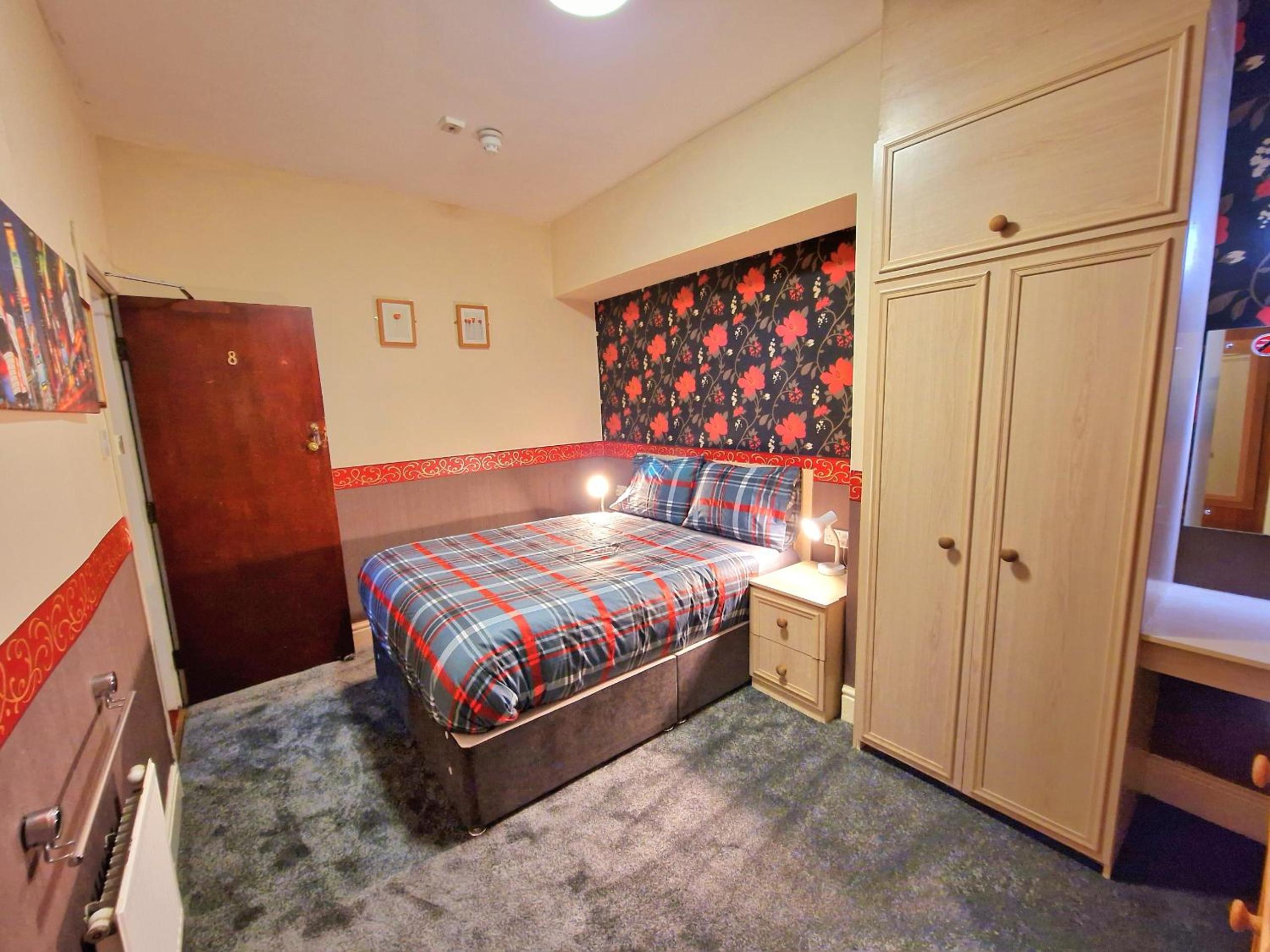 Double Room with Private Bathroom - Photo 3