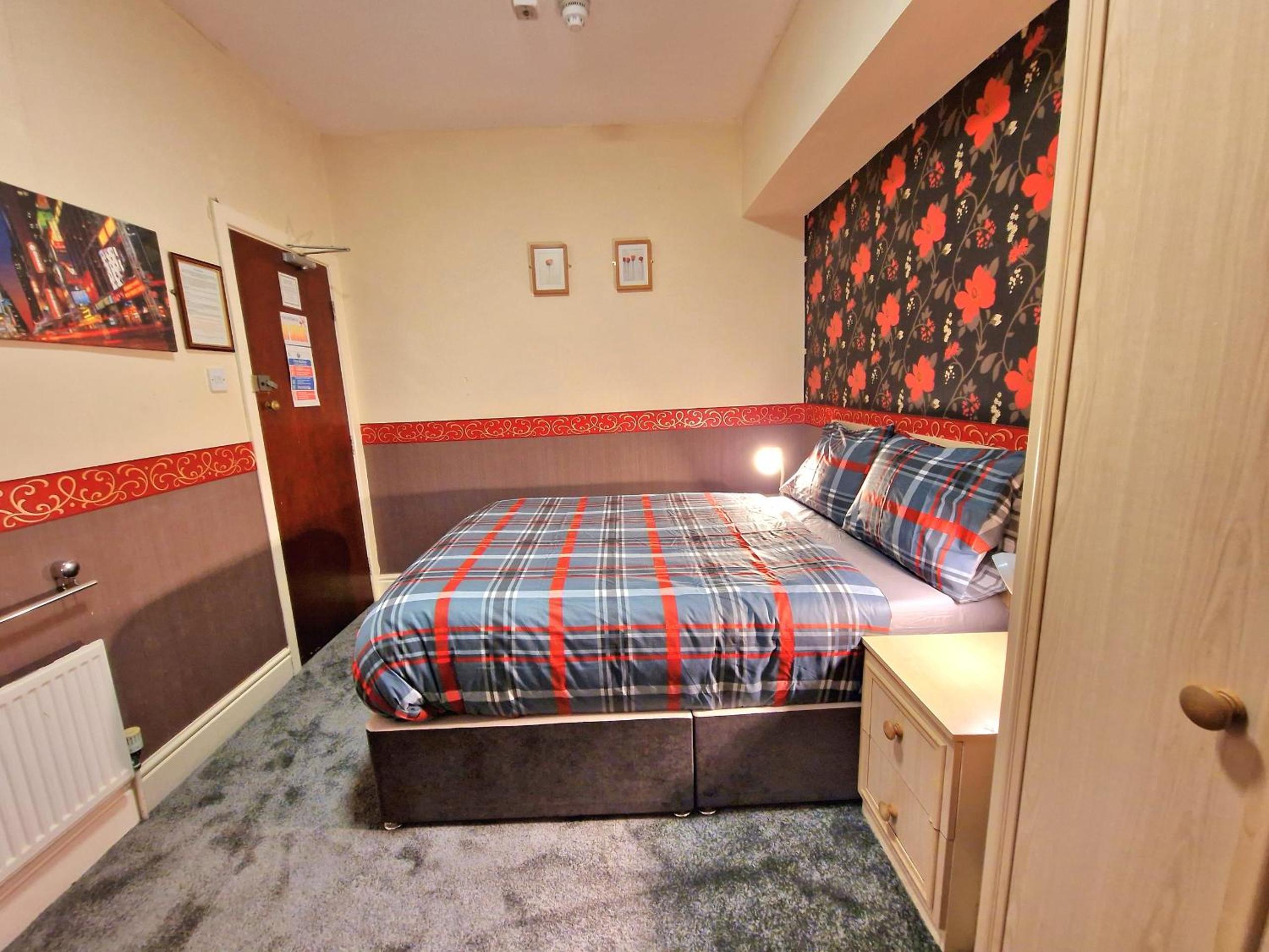 Double Room with Private Bathroom - Photo 5