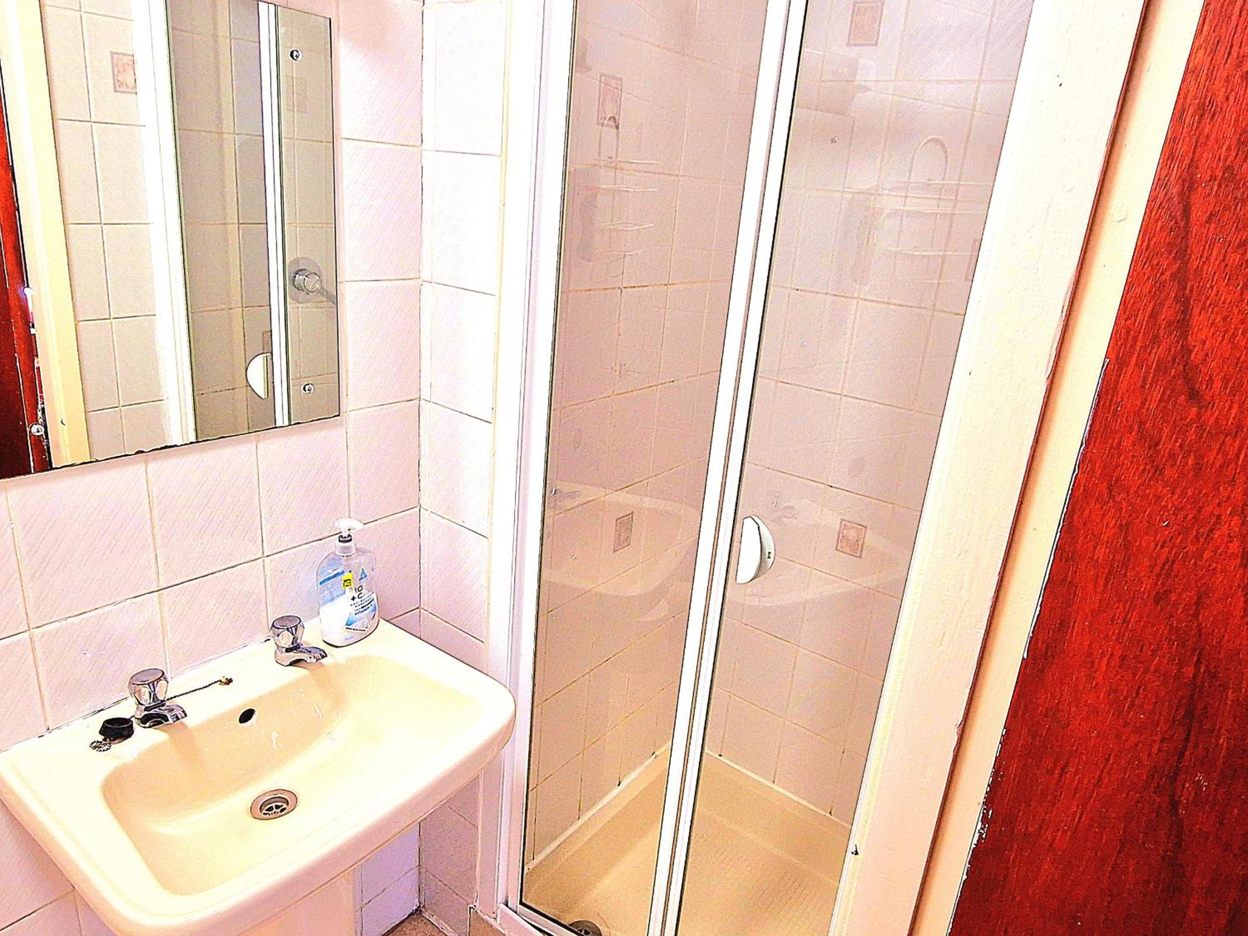 Economy Triple Room - Photo 2
