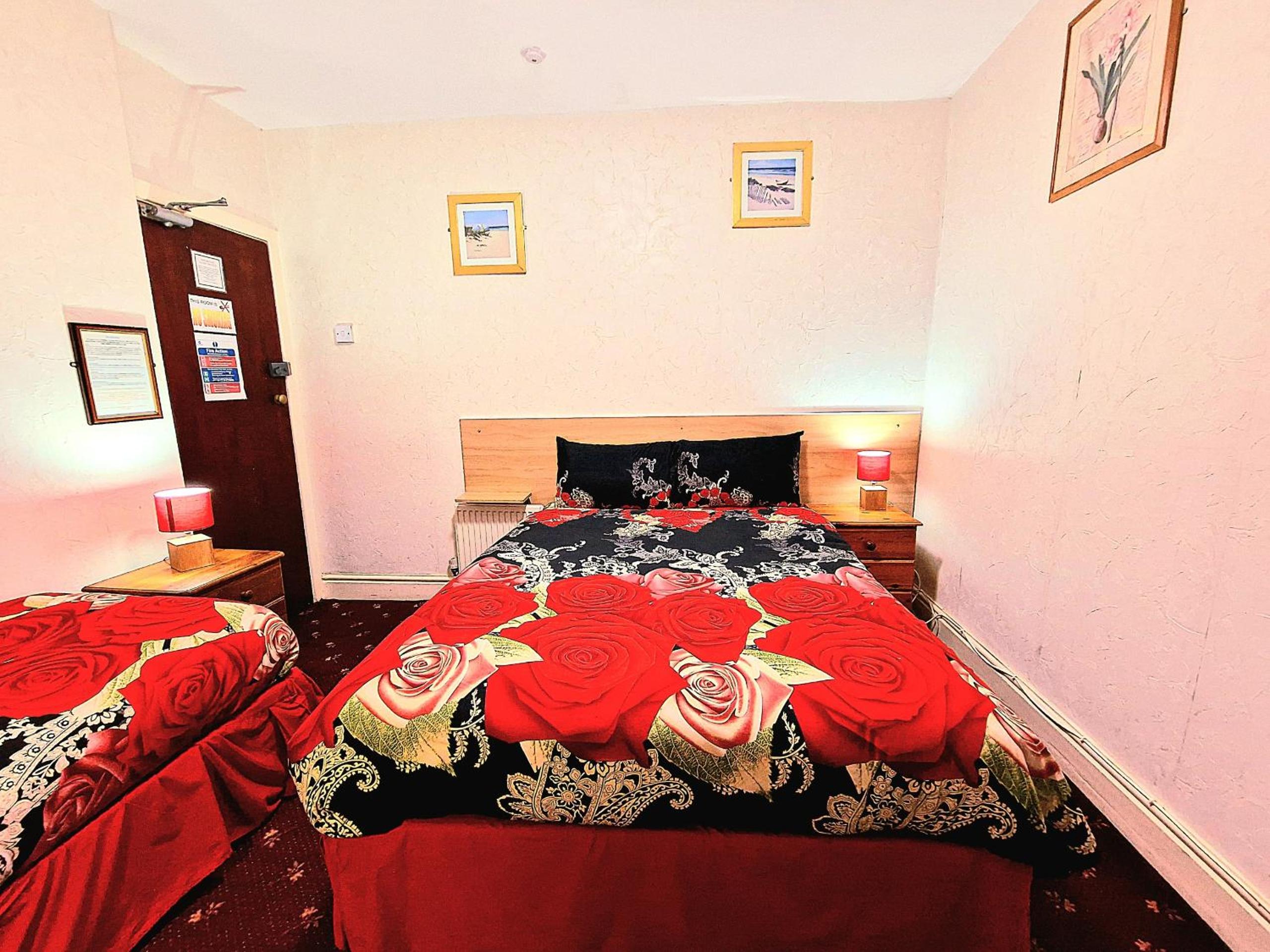 Economy Triple Room - Photo 3