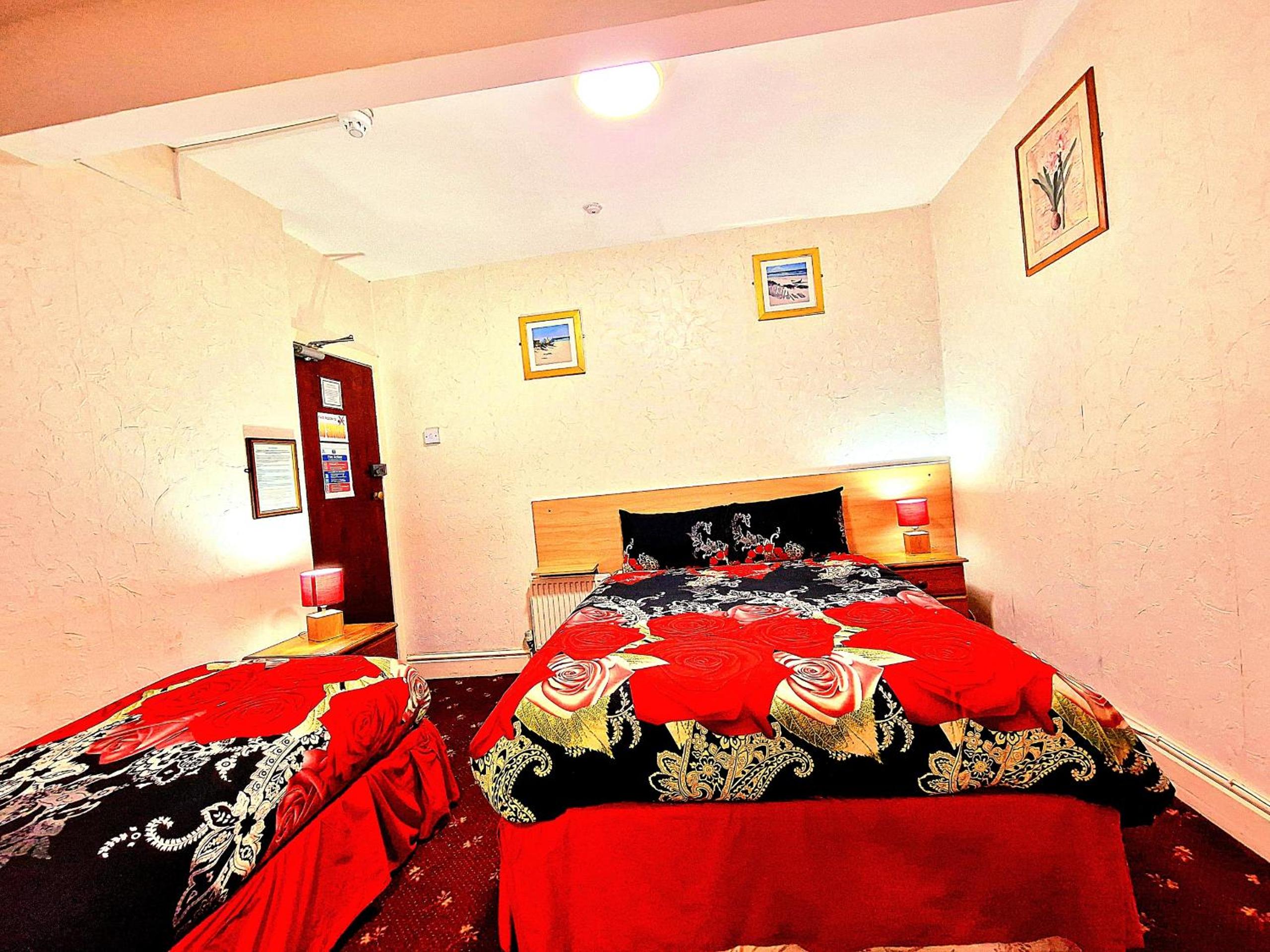 Economy Triple Room - Photo 4